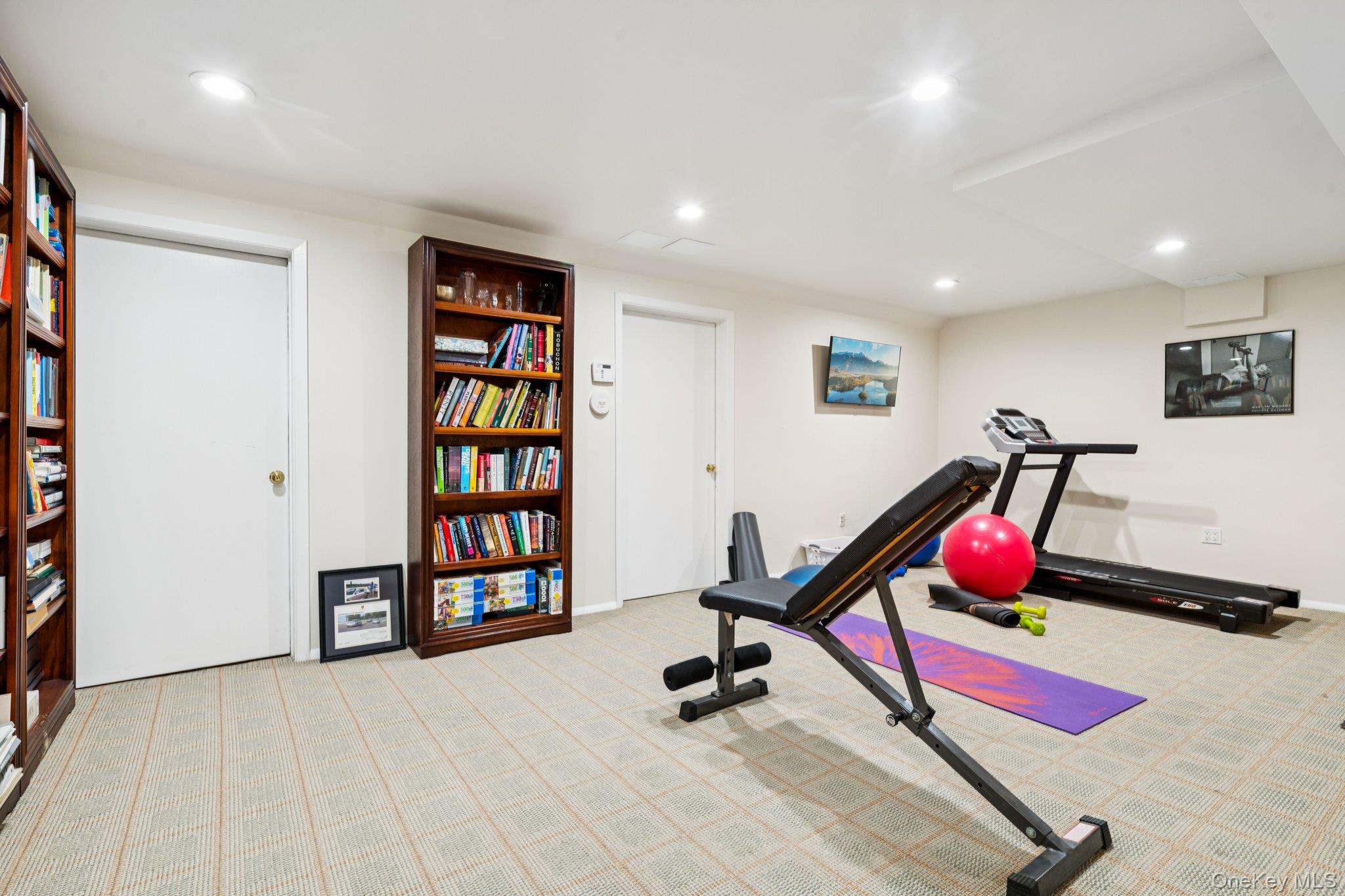 19 Oak Point Drive N, Bayville, NY 11709