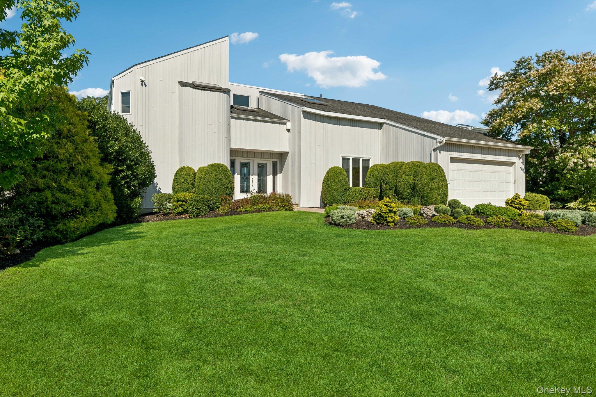 19 Oak Point Drive N, Bayville, NY 11709