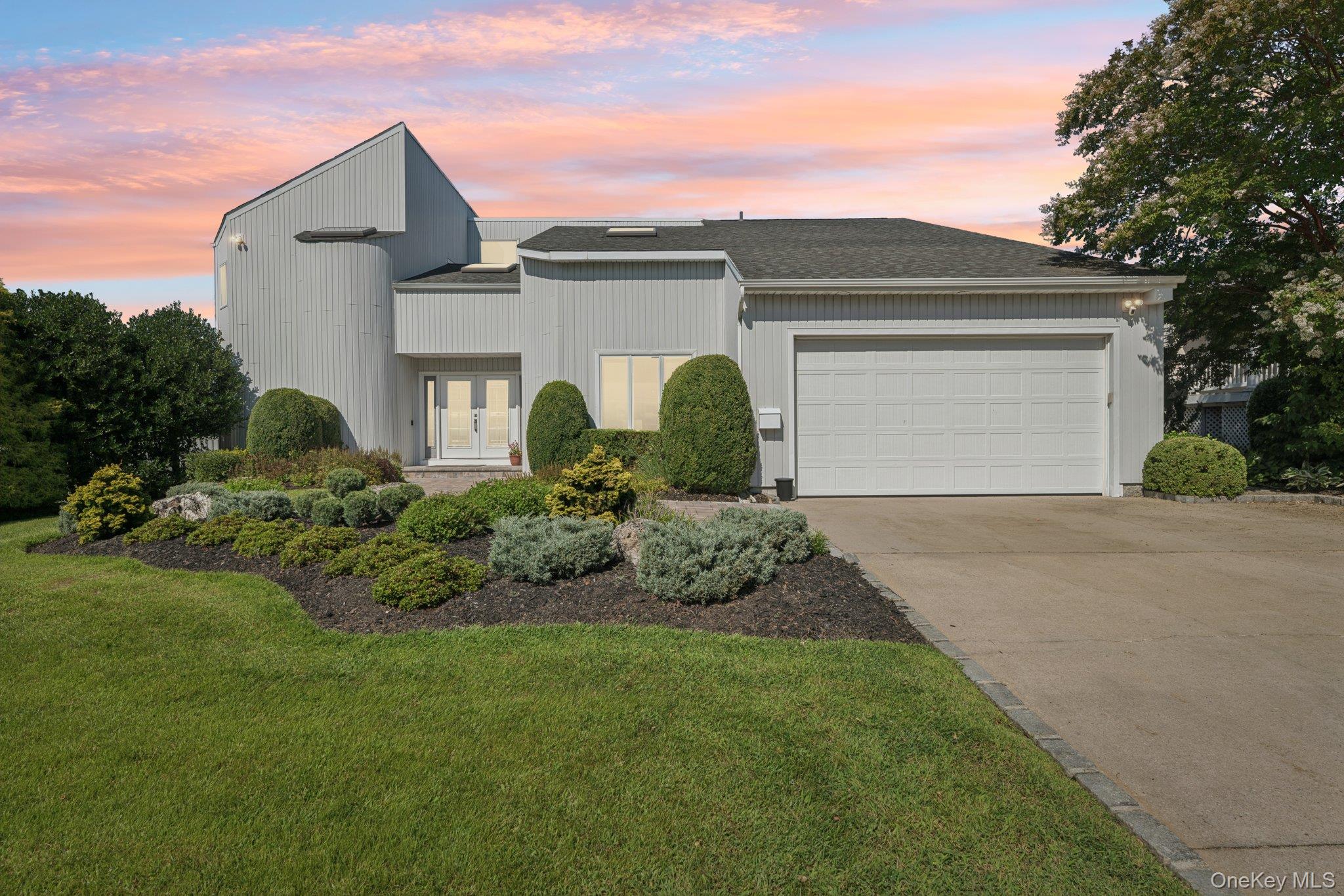 19 Oak Point Drive N, Bayville, NY 11709