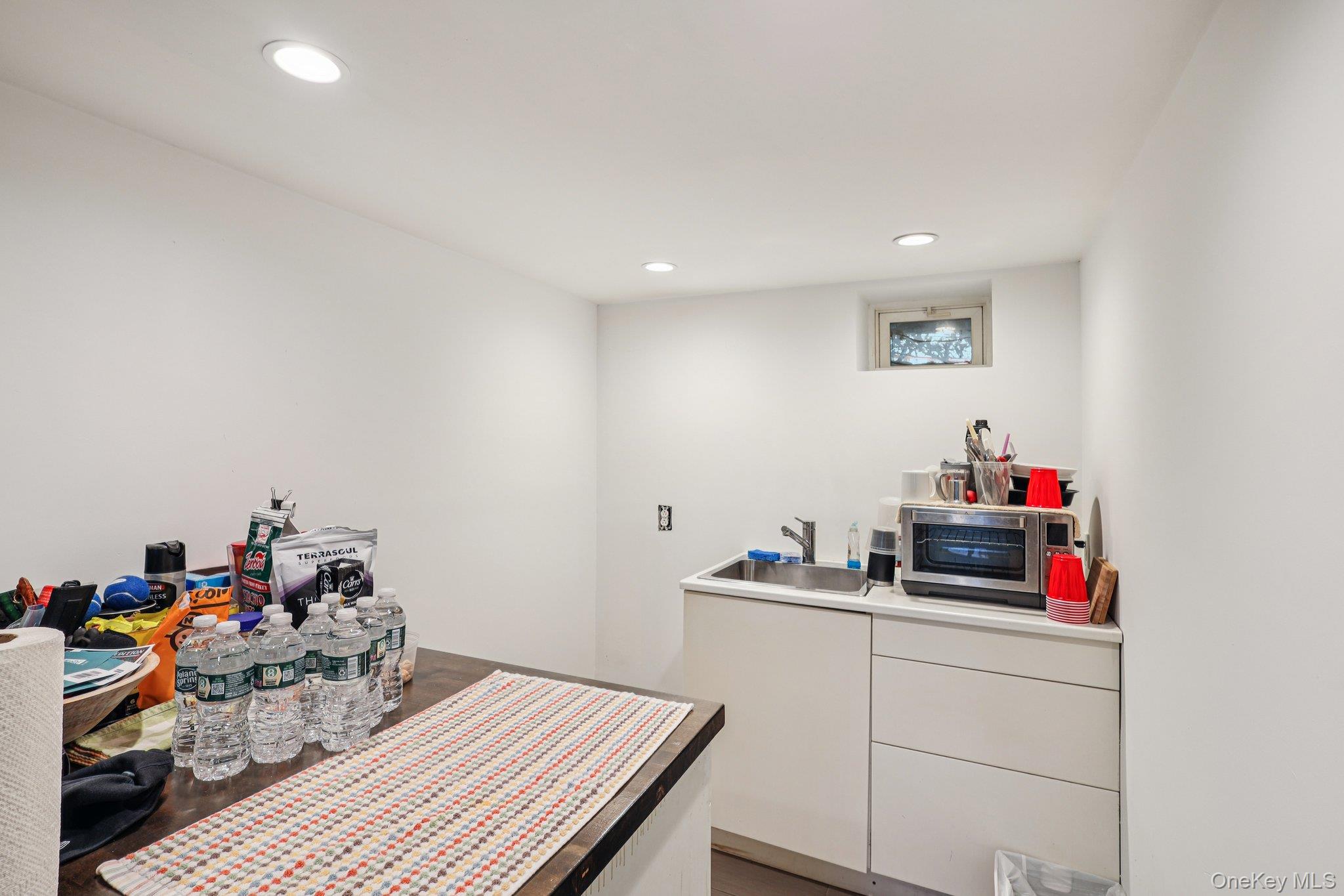 12 Manning Road, Glen Cove, NY 11542