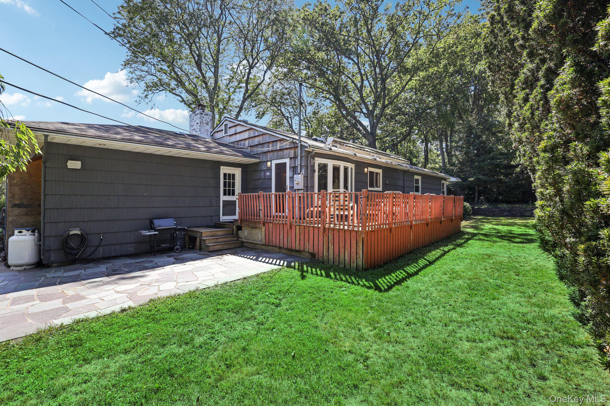 12 Manning Road, Glen Cove, NY 11542