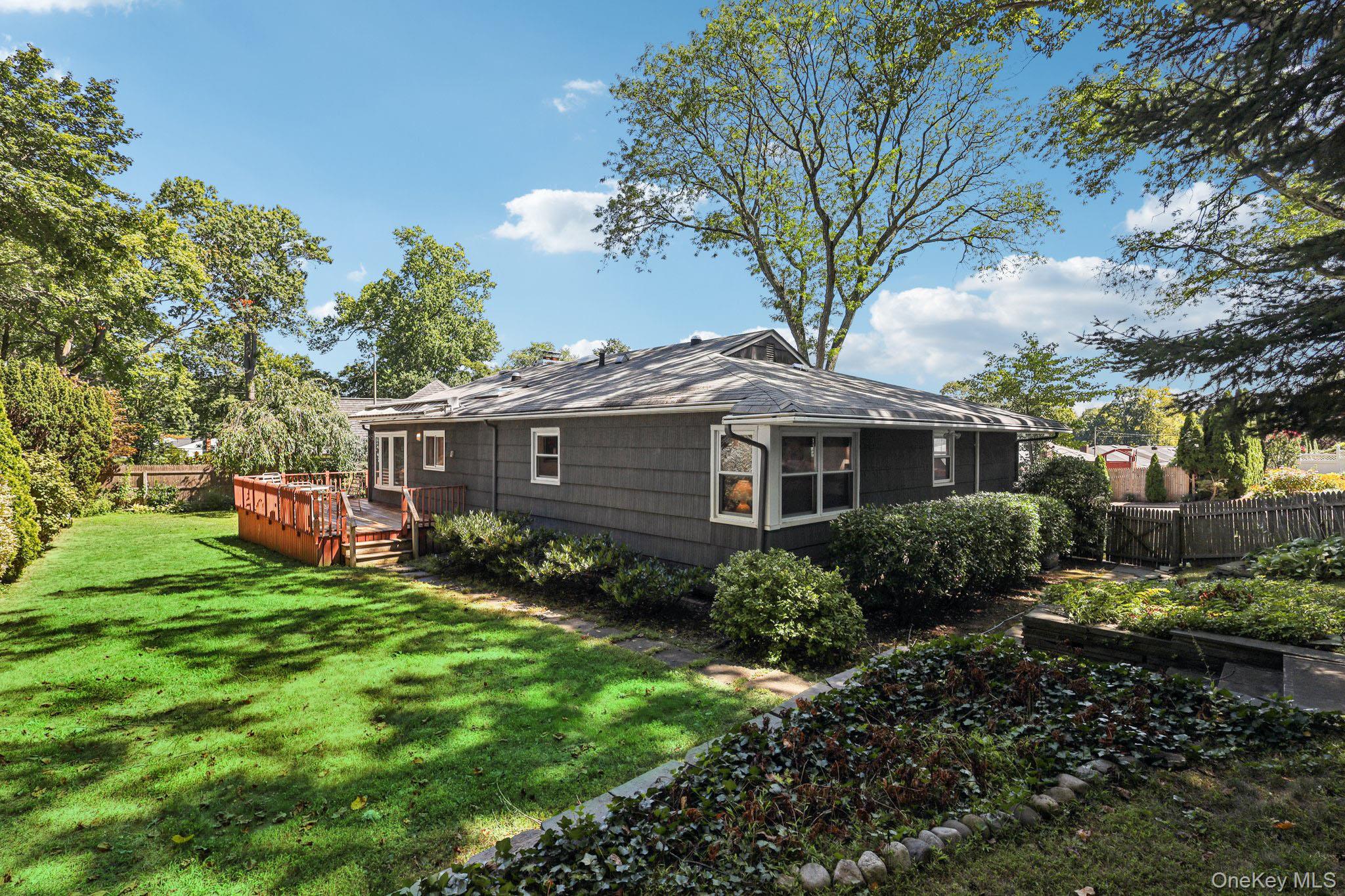 12 Manning Road, Glen Cove, NY 11542