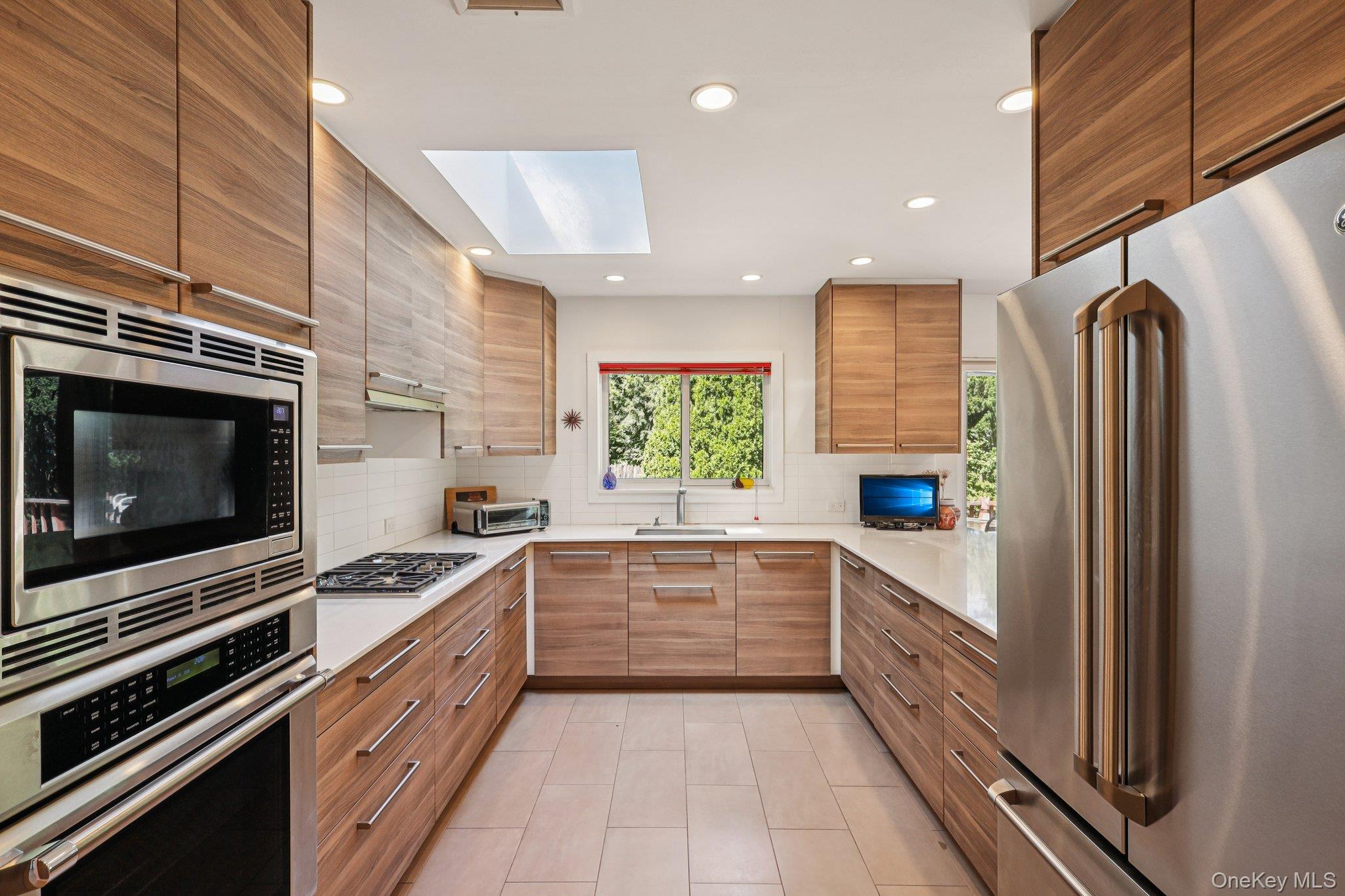 12 Manning Road, Glen Cove, NY 11542