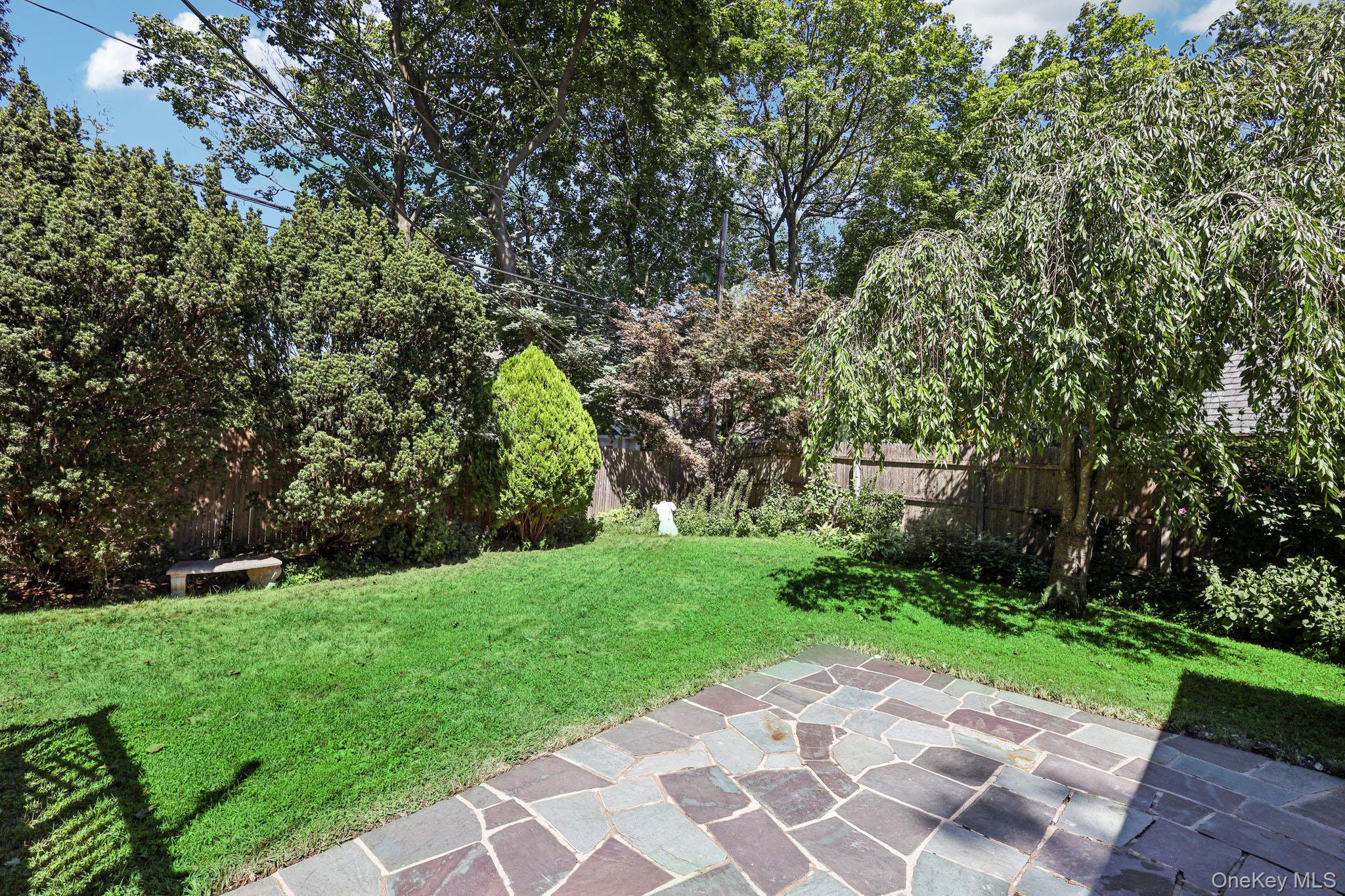 12 Manning Road, Glen Cove, NY 11542