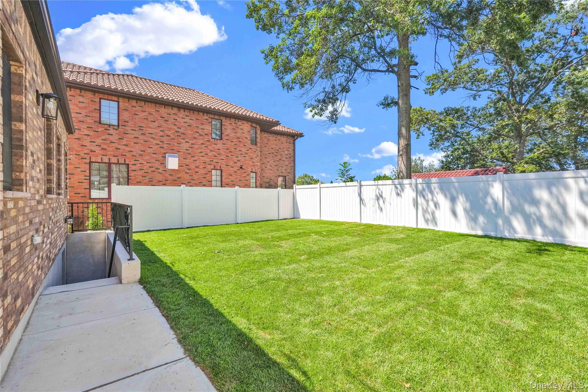 244-89 61st Avenue, Little Neck, NY 11362