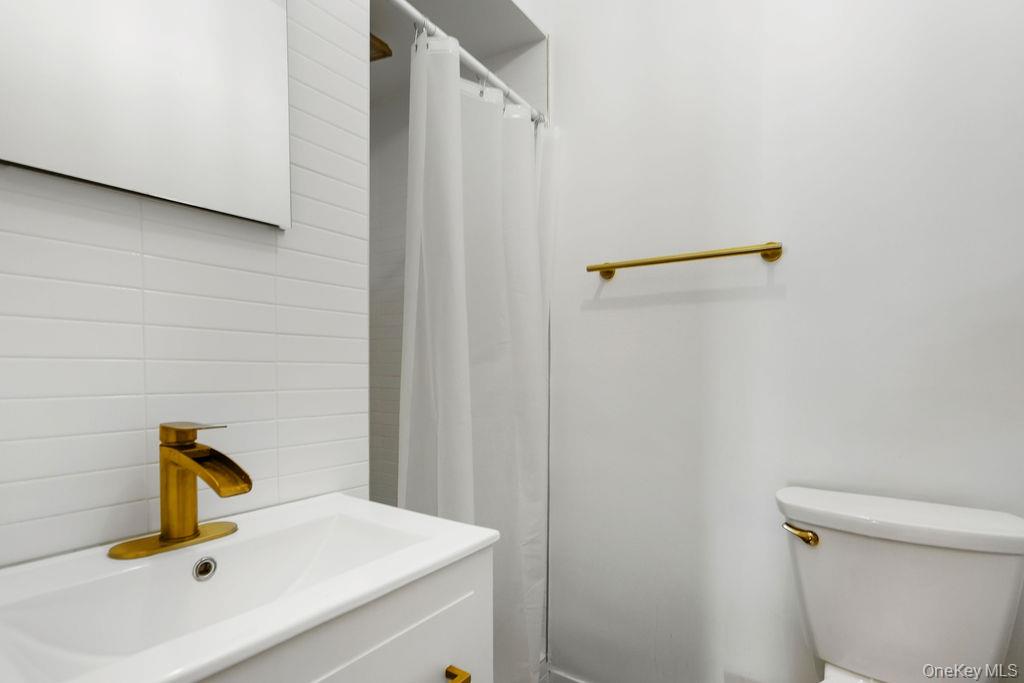 161 Midgely Drive, Hewlett, NY 11557