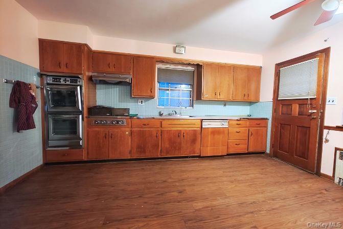 14922 32nd Avenue, Flushing, NY 11354