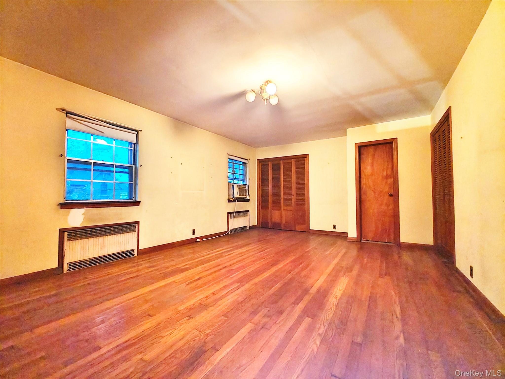 14922 32nd Avenue, Flushing, NY 11354