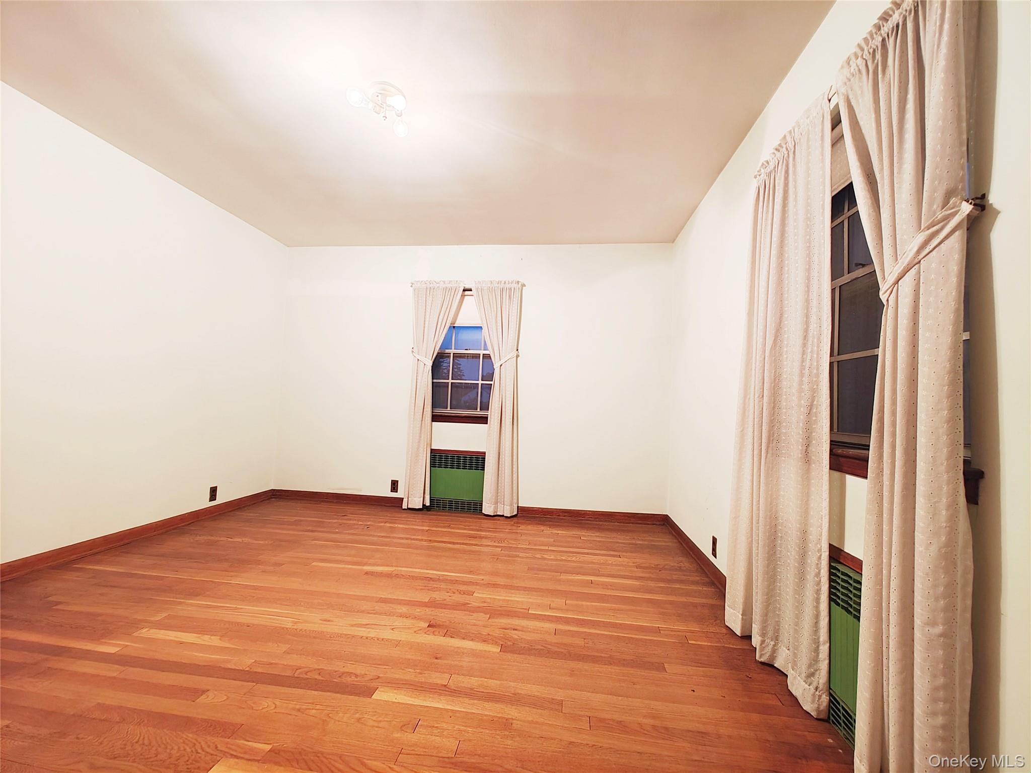 14922 32nd Avenue, Flushing, NY 11354