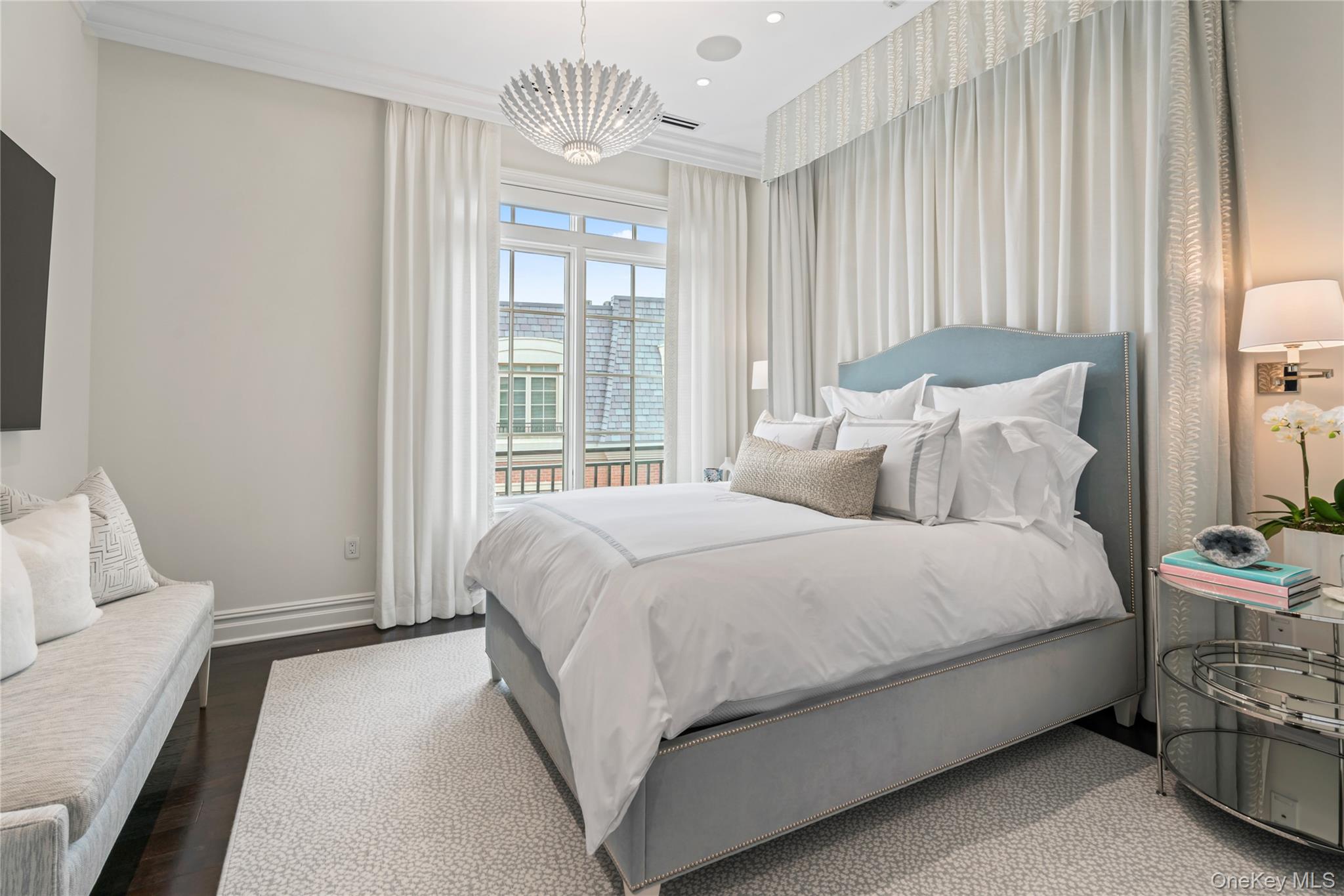 6000 Royal Court # 6307, North Hills, NY 11040