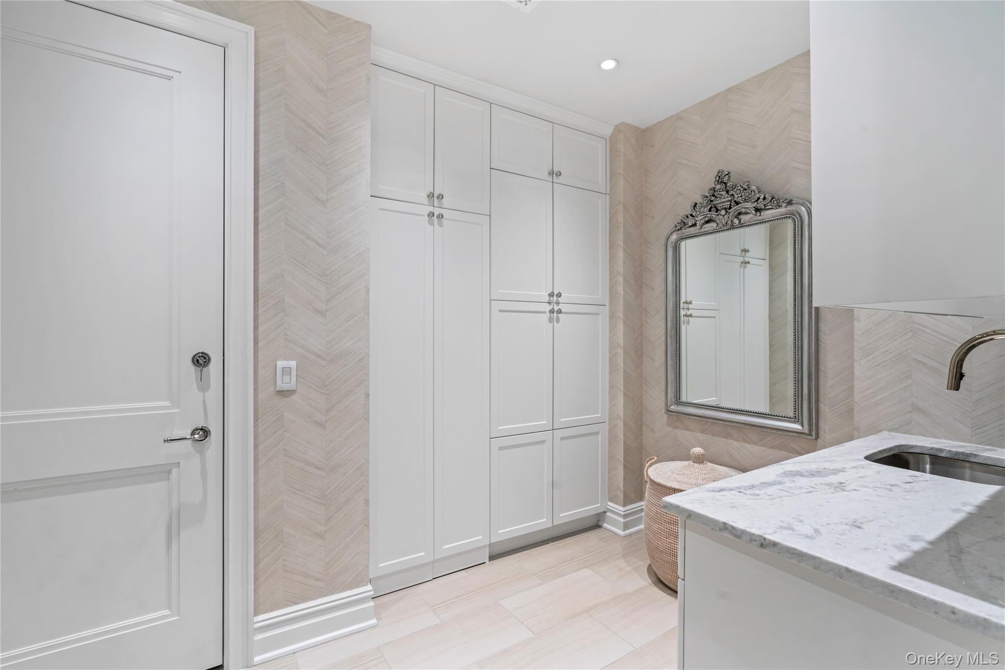 6000 Royal Court # 6307, North Hills, NY 11040