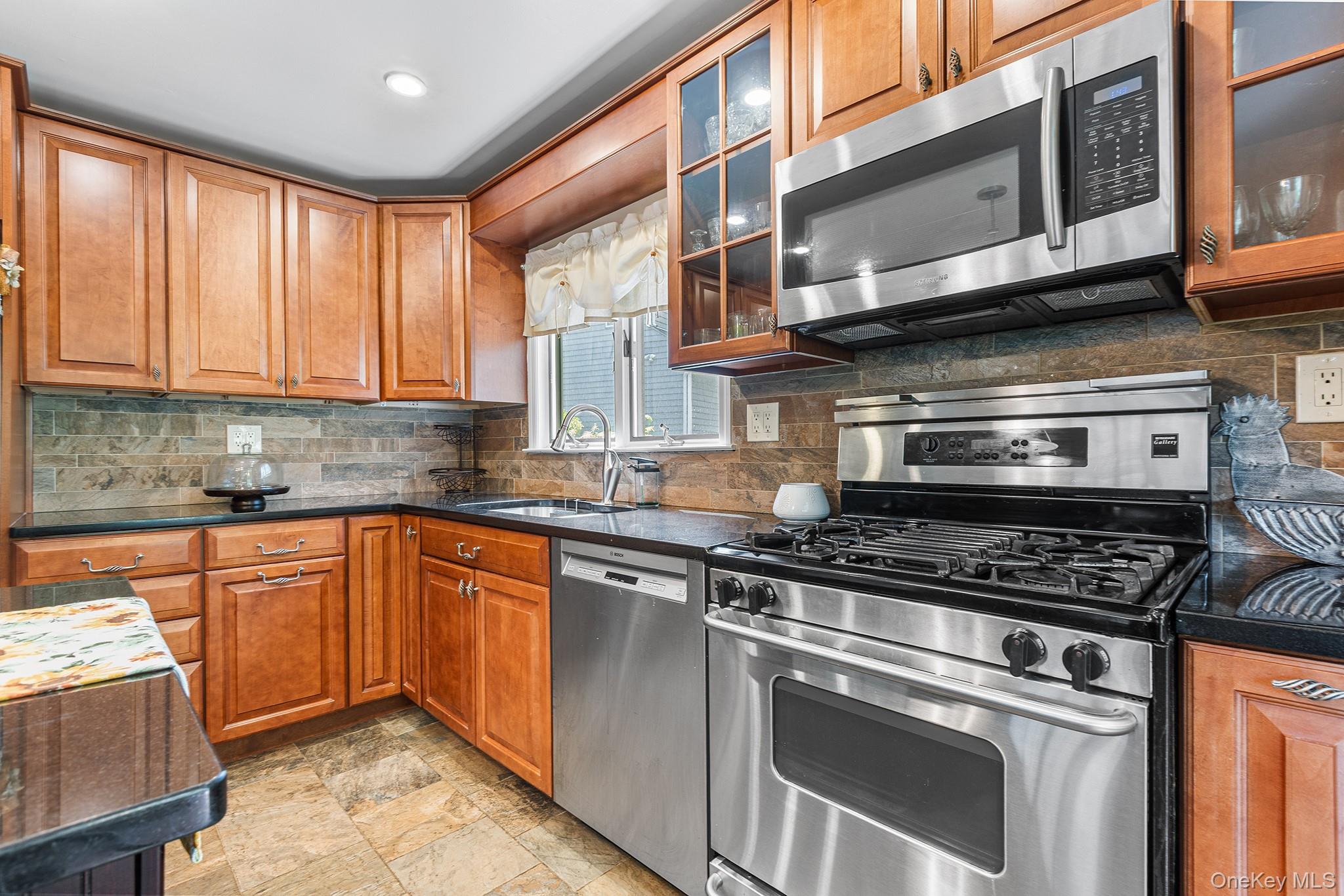 2 Rockledge Road, Bronxville, NY 10708