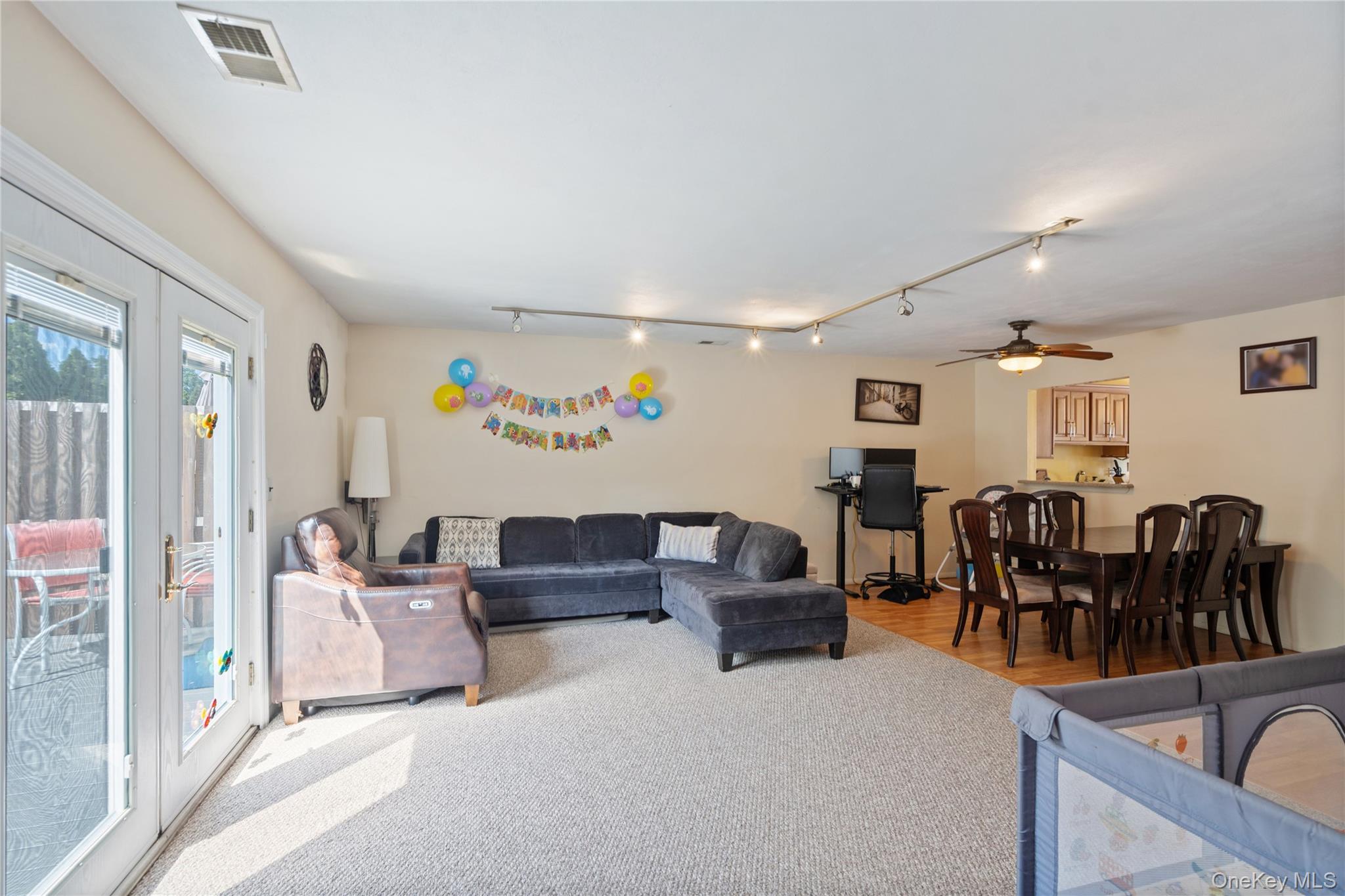 37 Stratford Green, Farmingdale, NY 11735