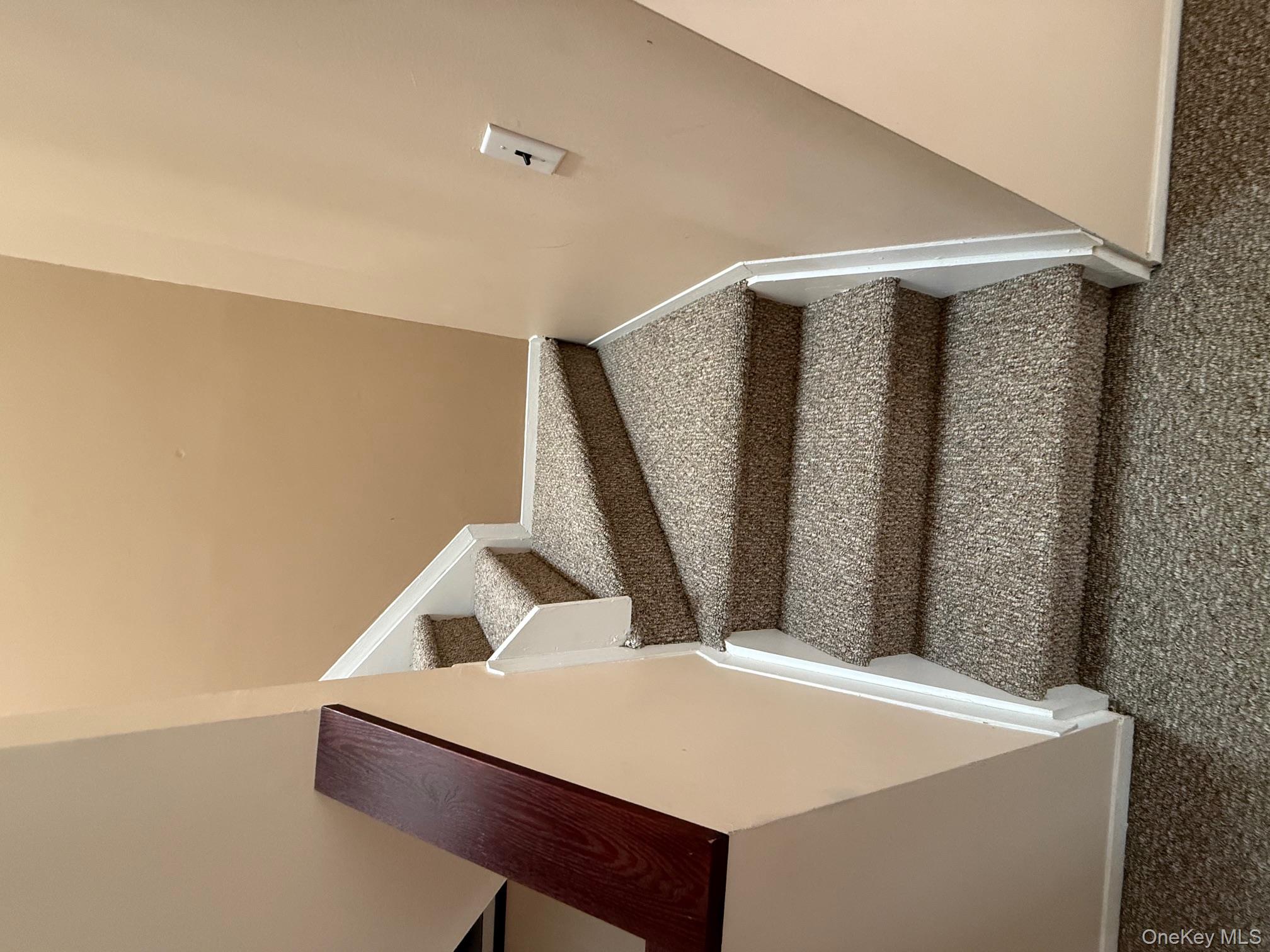 37 Stratford Green, Farmingdale, NY 11735