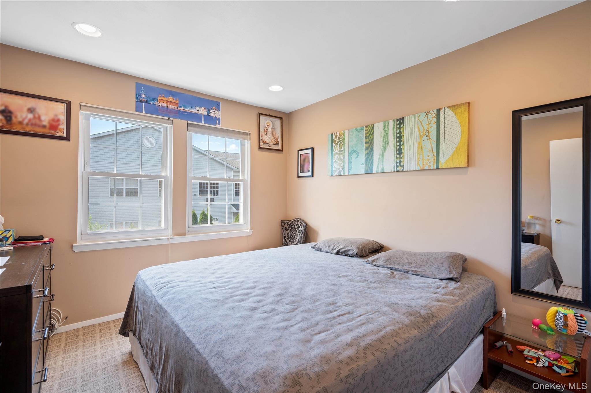 37 Stratford Green, Farmingdale, NY 11735