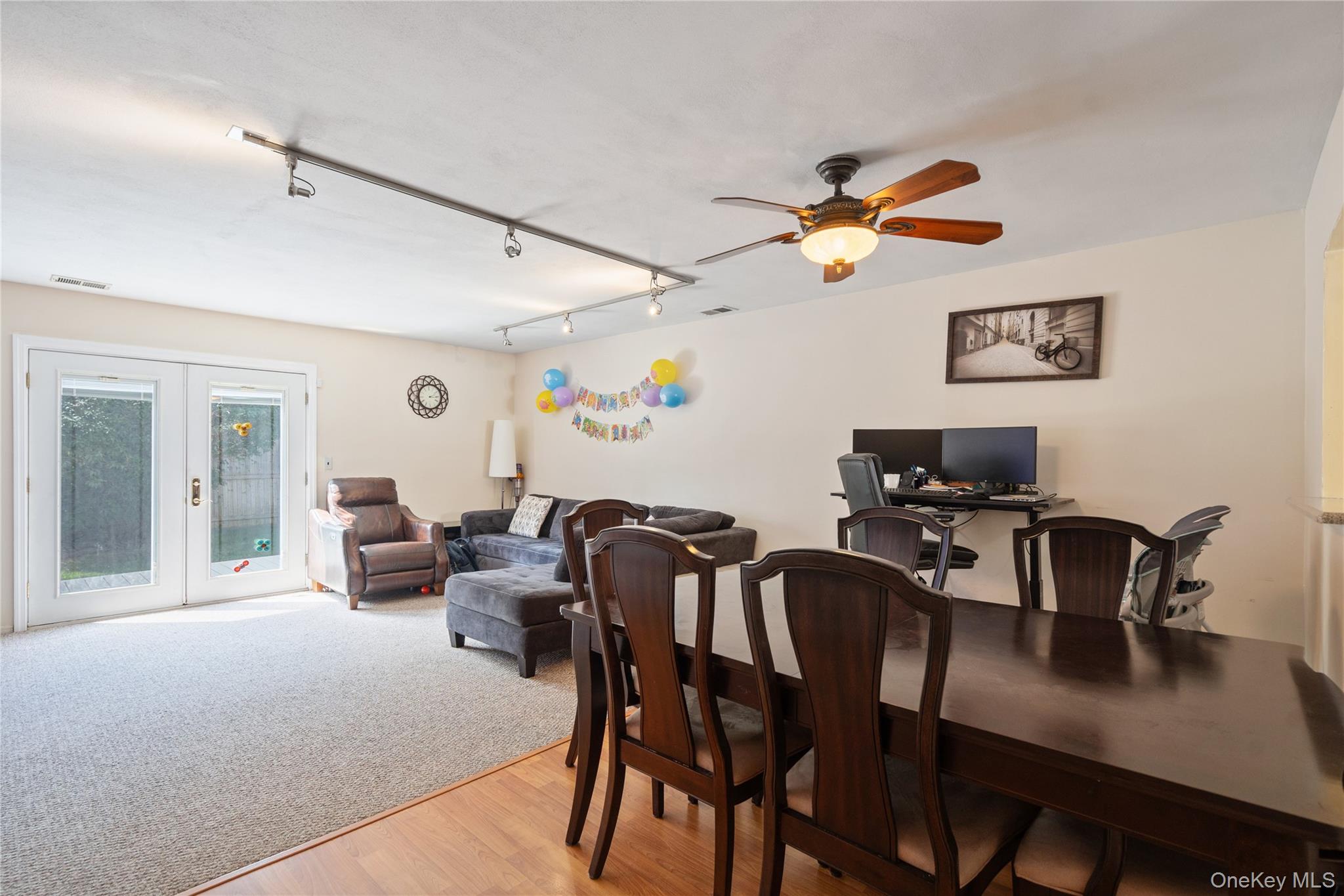 37 Stratford Green, Farmingdale, NY 11735