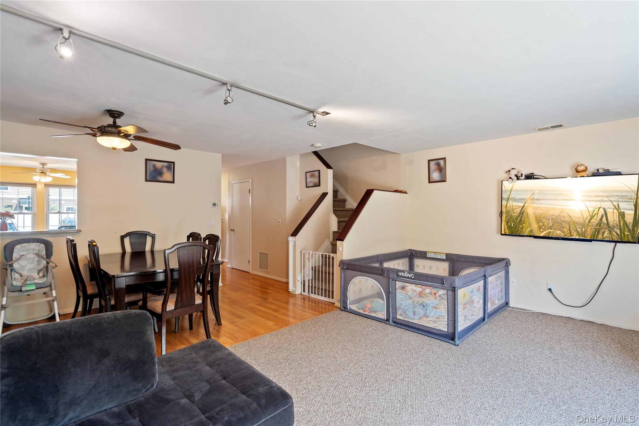 37 Stratford Green, Farmingdale, NY 11735