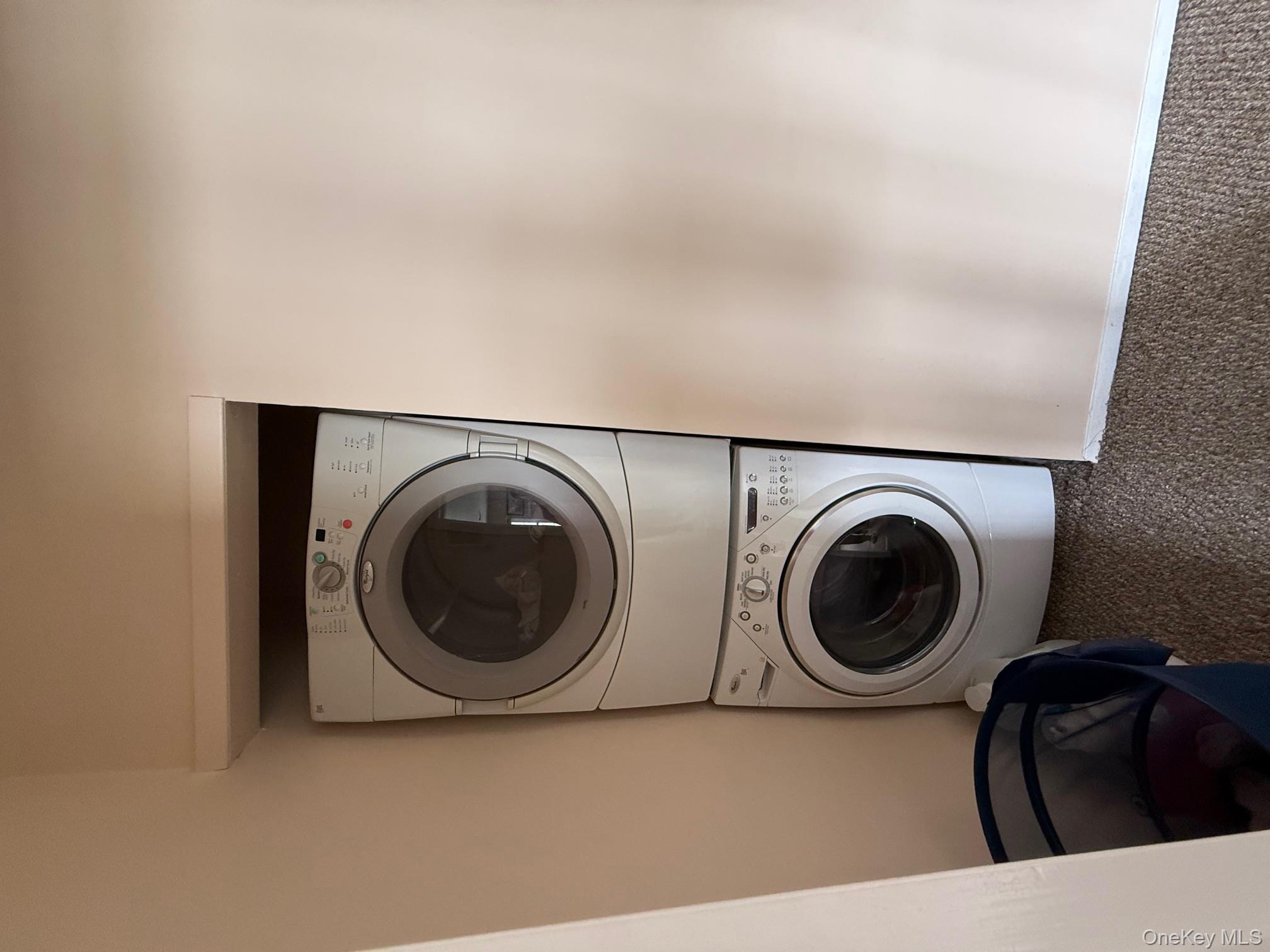 37 Stratford Green, Farmingdale, NY 11735