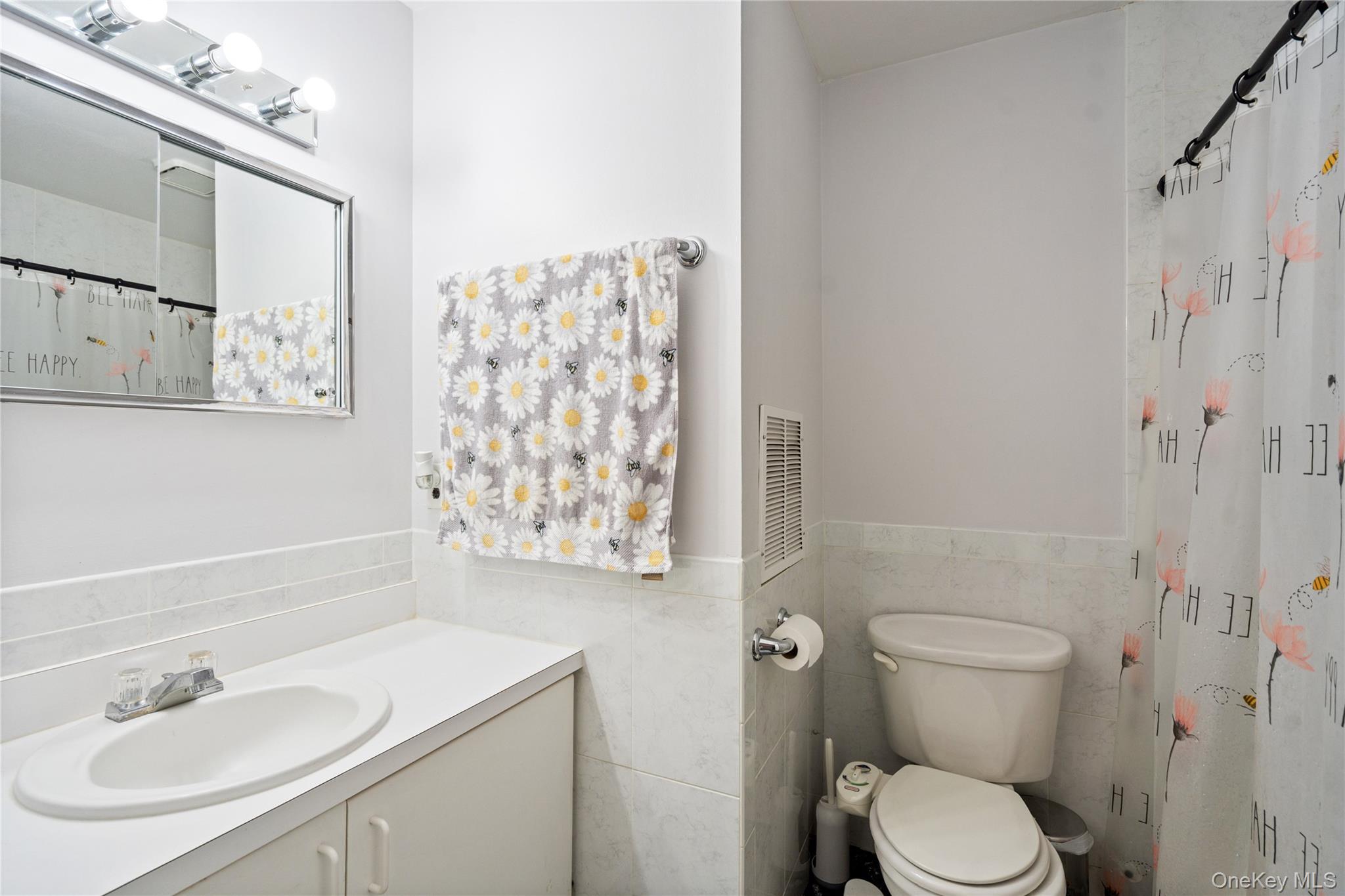 37 Stratford Green, Farmingdale, NY 11735