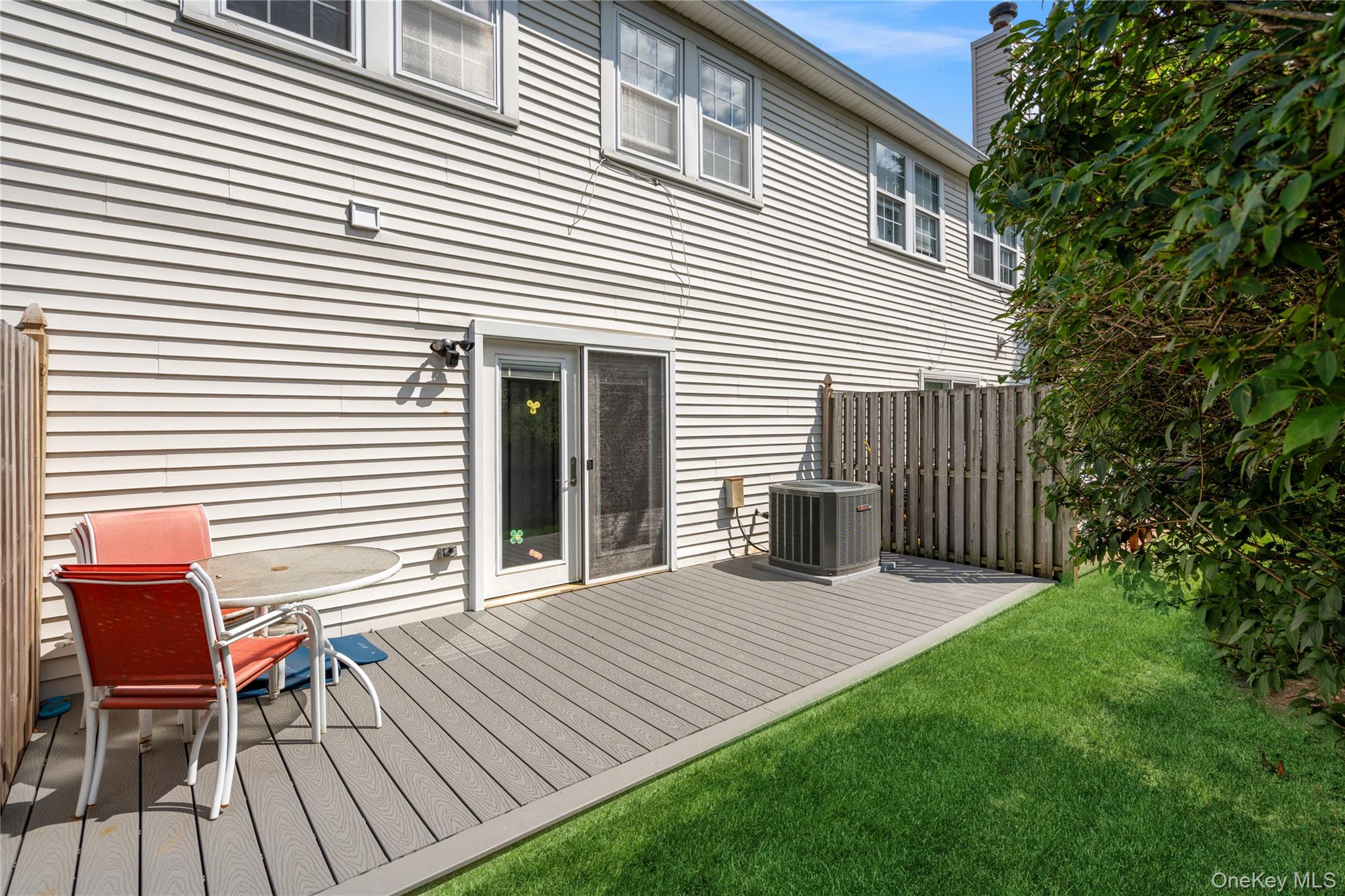 37 Stratford Green, Farmingdale, NY 11735