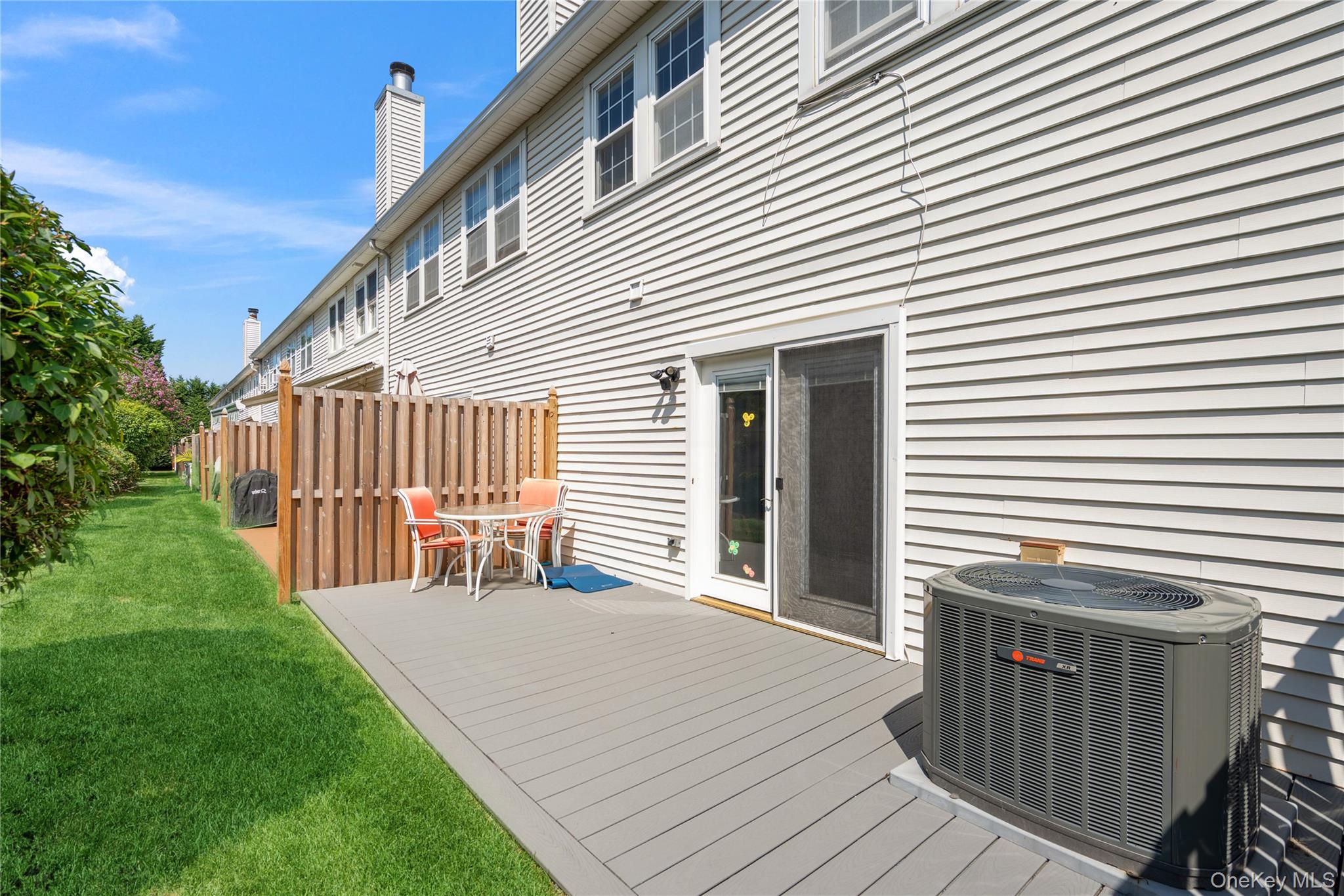 37 Stratford Green, Farmingdale, NY 11735