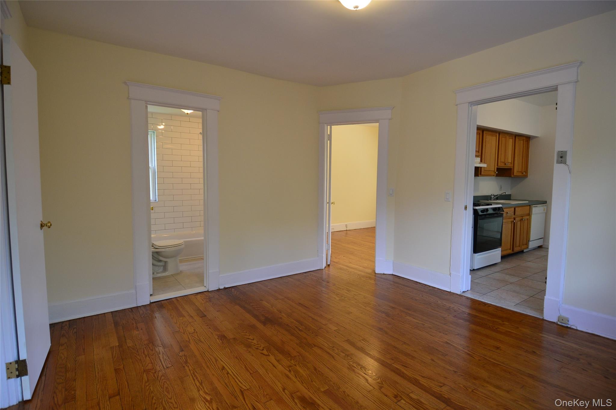 42 Glen Road, Eastchester, NY 10709