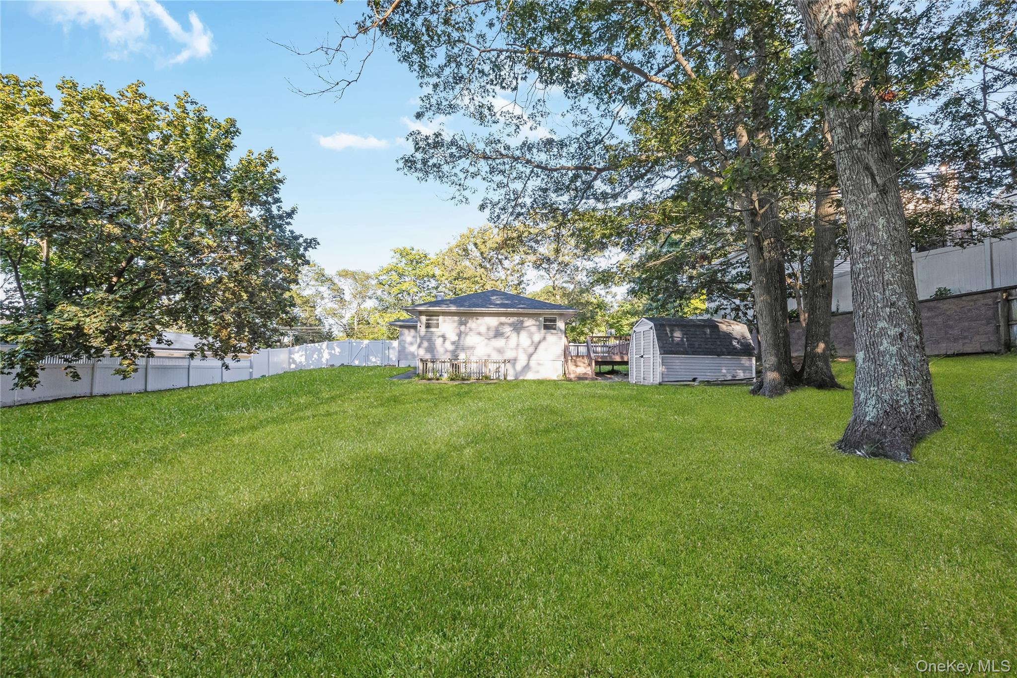 16 Hillside Road, Farmingville, NY 11738