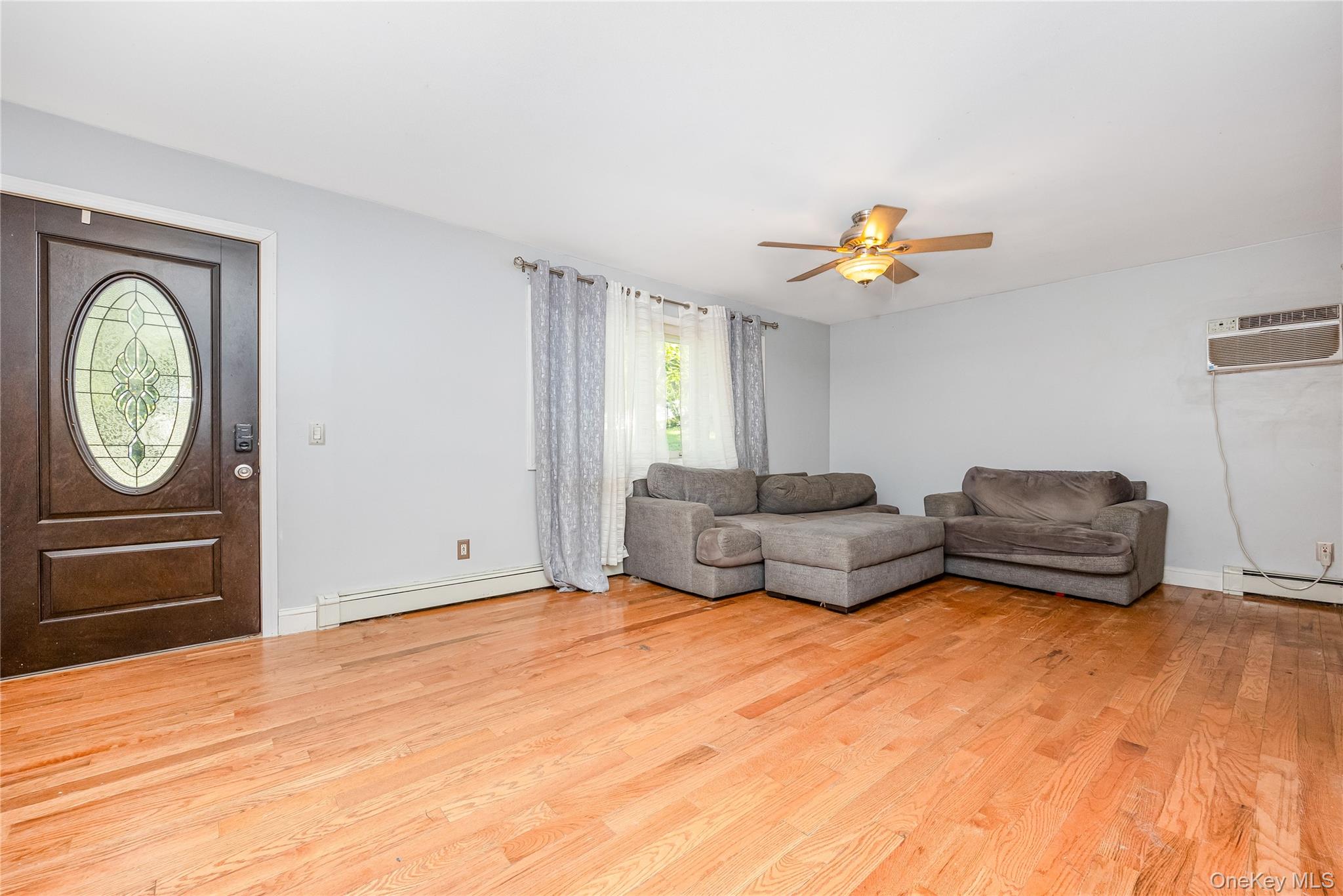 16 Hillside Road, Farmingville, NY 11738