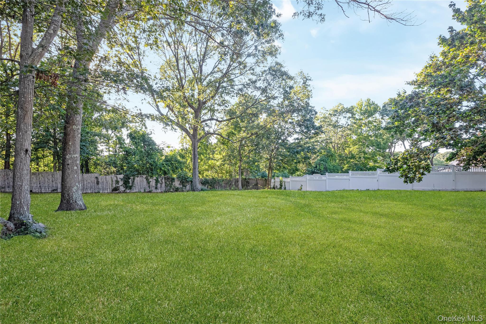 16 Hillside Road, Farmingville, NY 11738