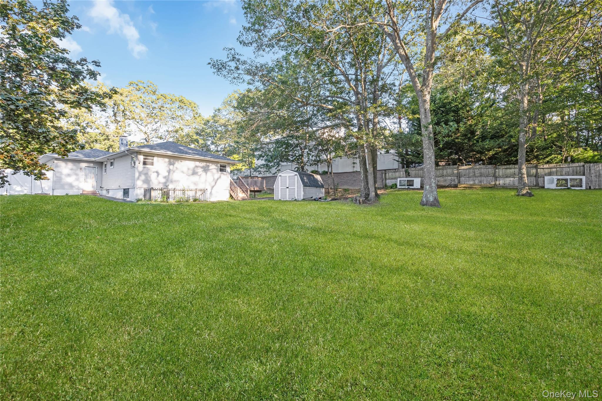 16 Hillside Road, Farmingville, NY 11738