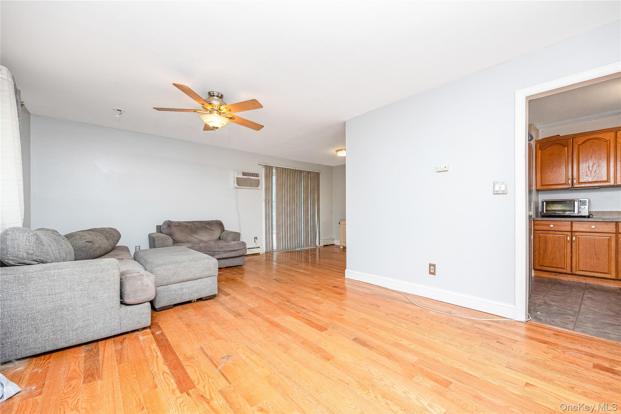 16 Hillside Road, Farmingville, NY 11738