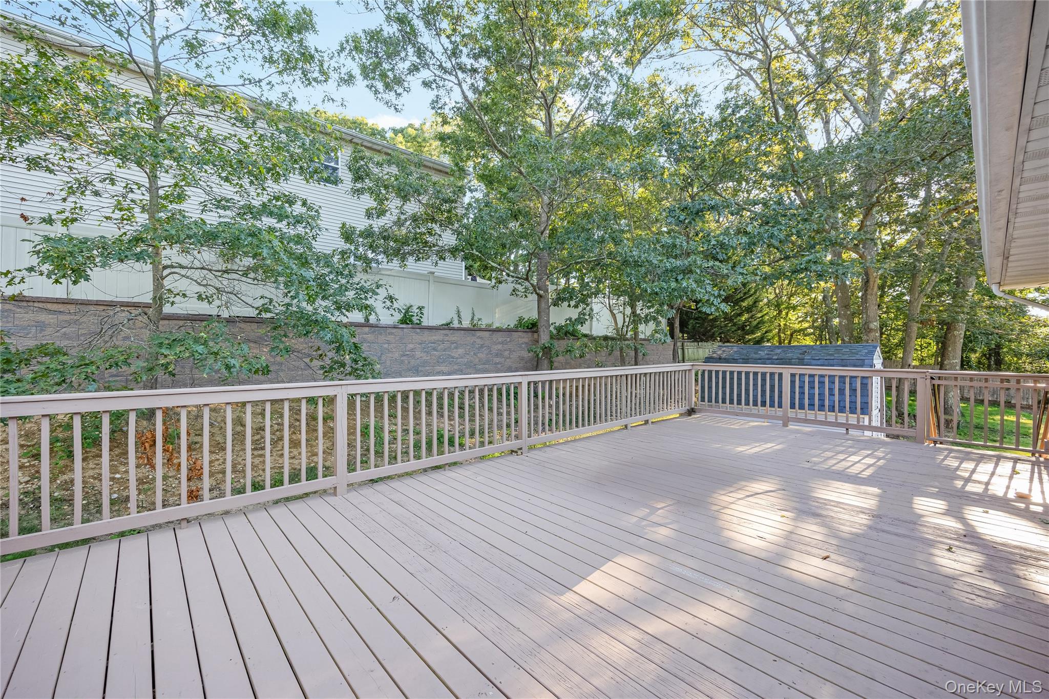 16 Hillside Road, Farmingville, NY 11738