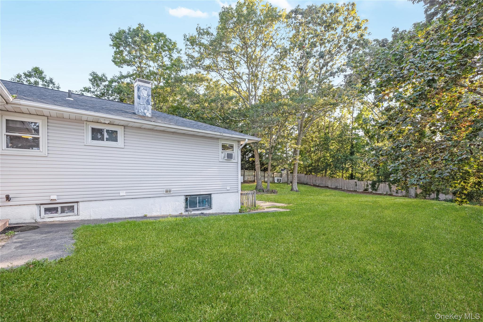 16 Hillside Road, Farmingville, NY 11738