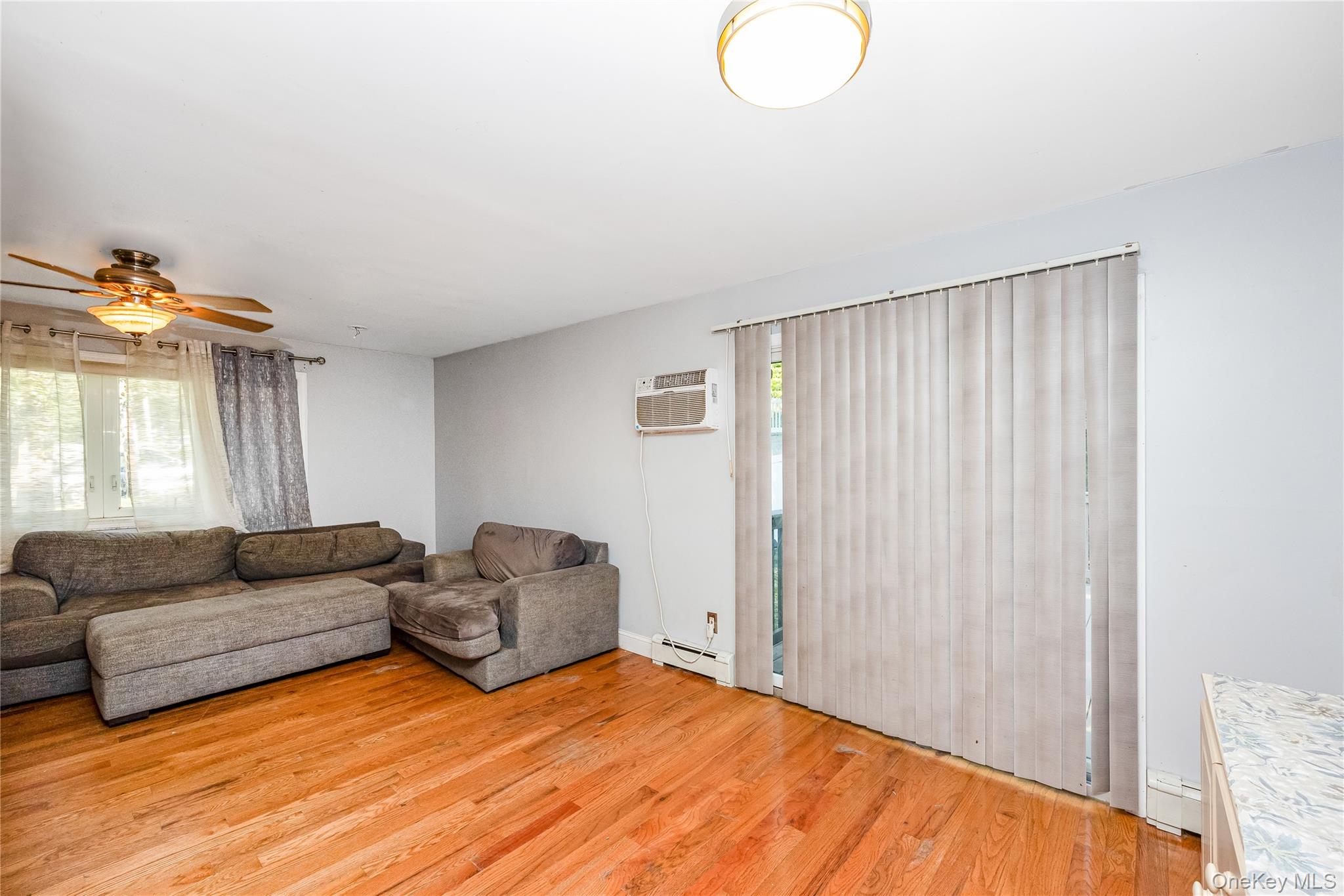 16 Hillside Road, Farmingville, NY 11738