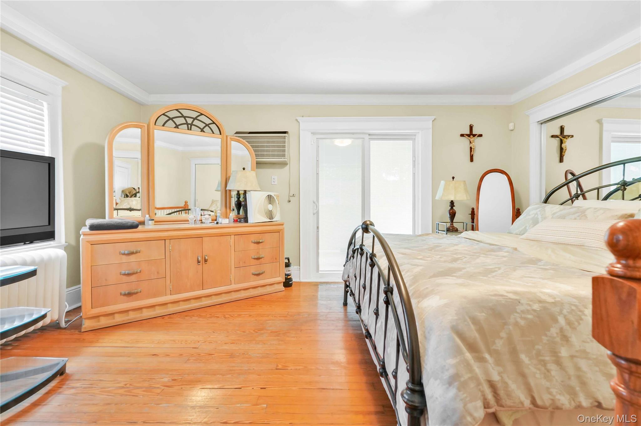 16008 12th Road, Beechhurst, NY 11357