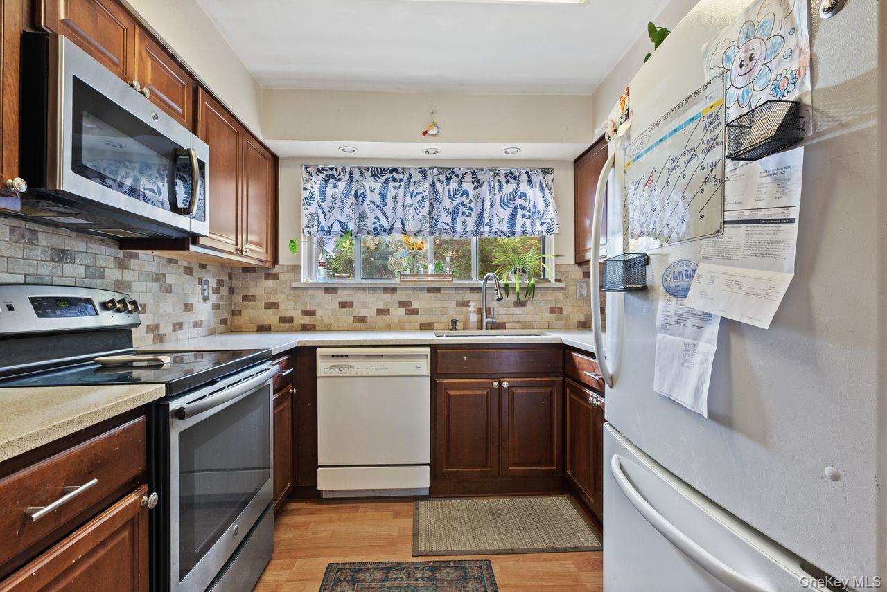 56 Coachlight Square # 56, Montrose, NY 10548