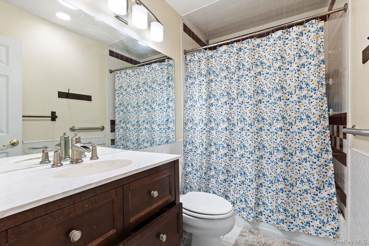 56 Coachlight Square # 56, Montrose, NY 10548