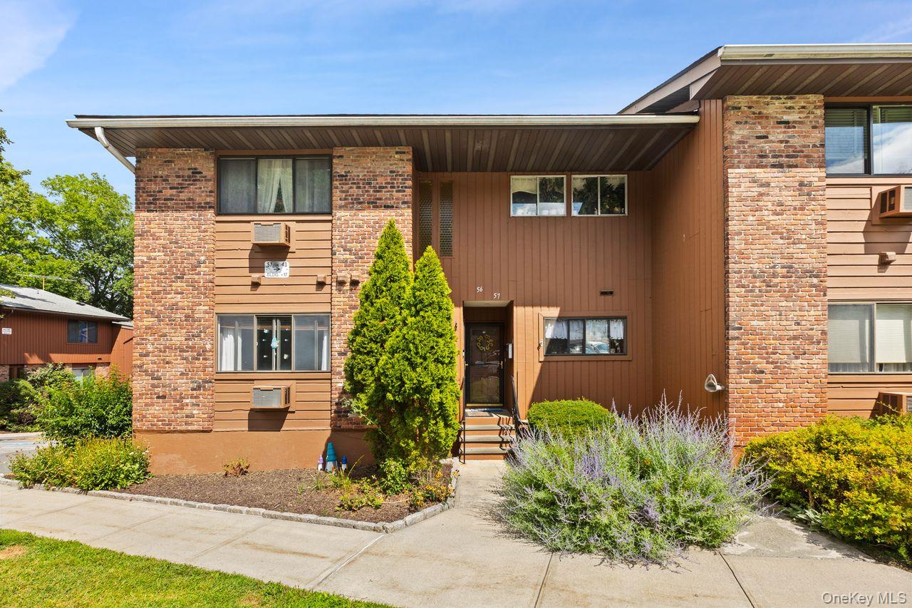 56 Coachlight Square # 56, Montrose, NY 10548