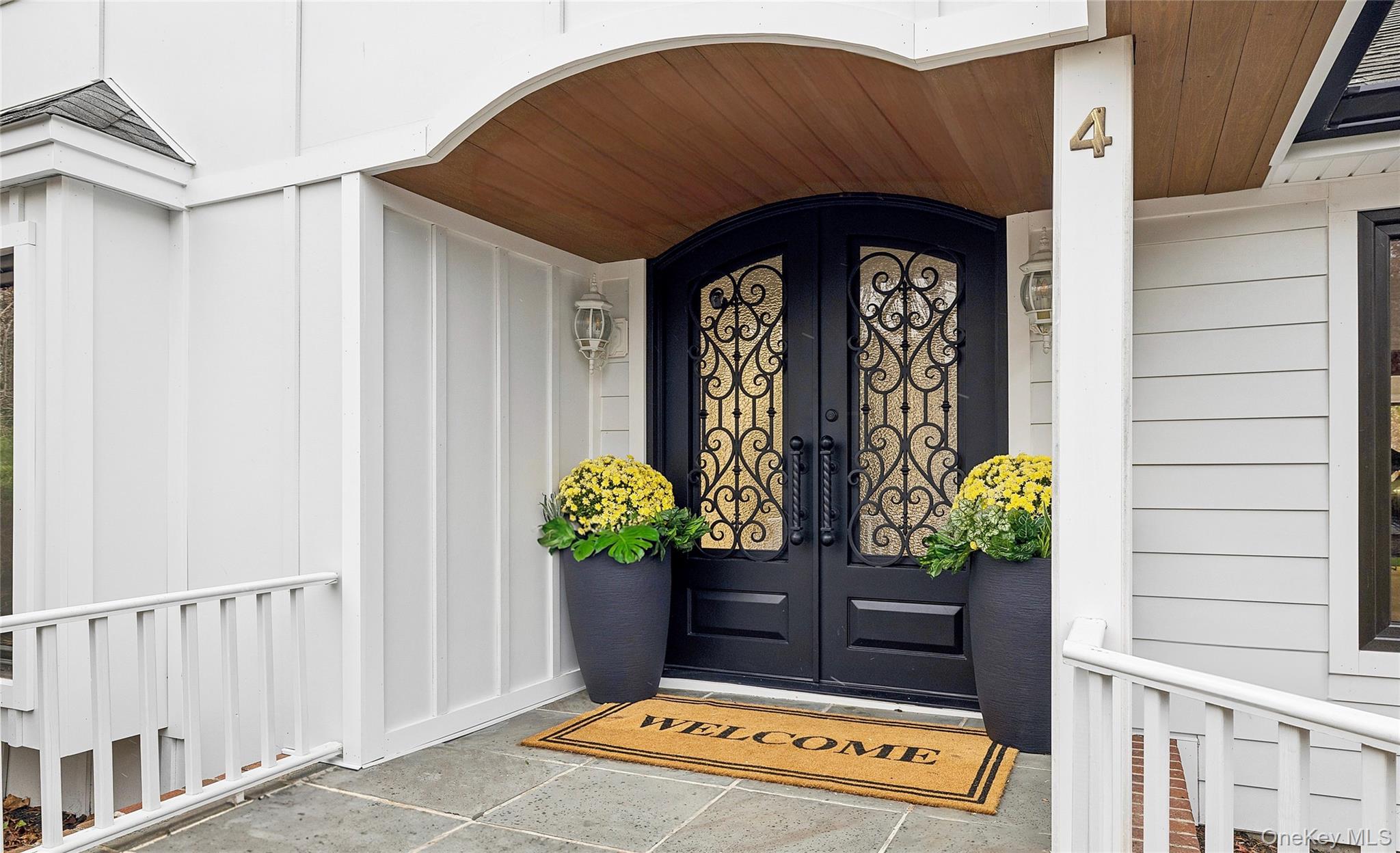 4 Miller Farms Court, Miller Place, NY 11764