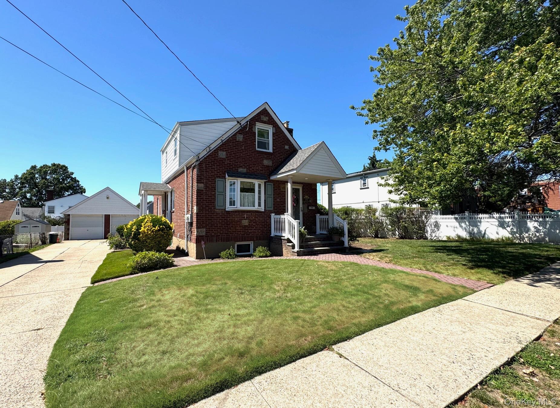 175 Daffodil Avenue, Franklin Square, NY 11010
