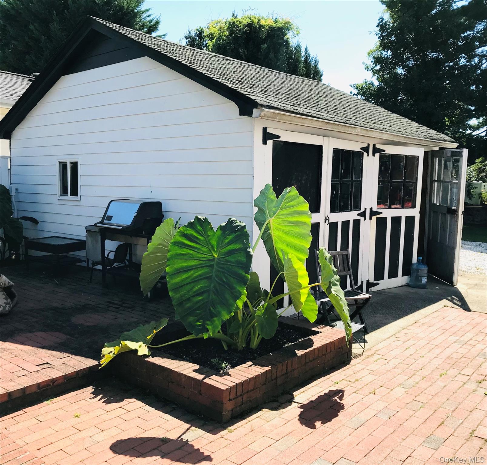 154 Elmwood St, Westbury, NY 11590