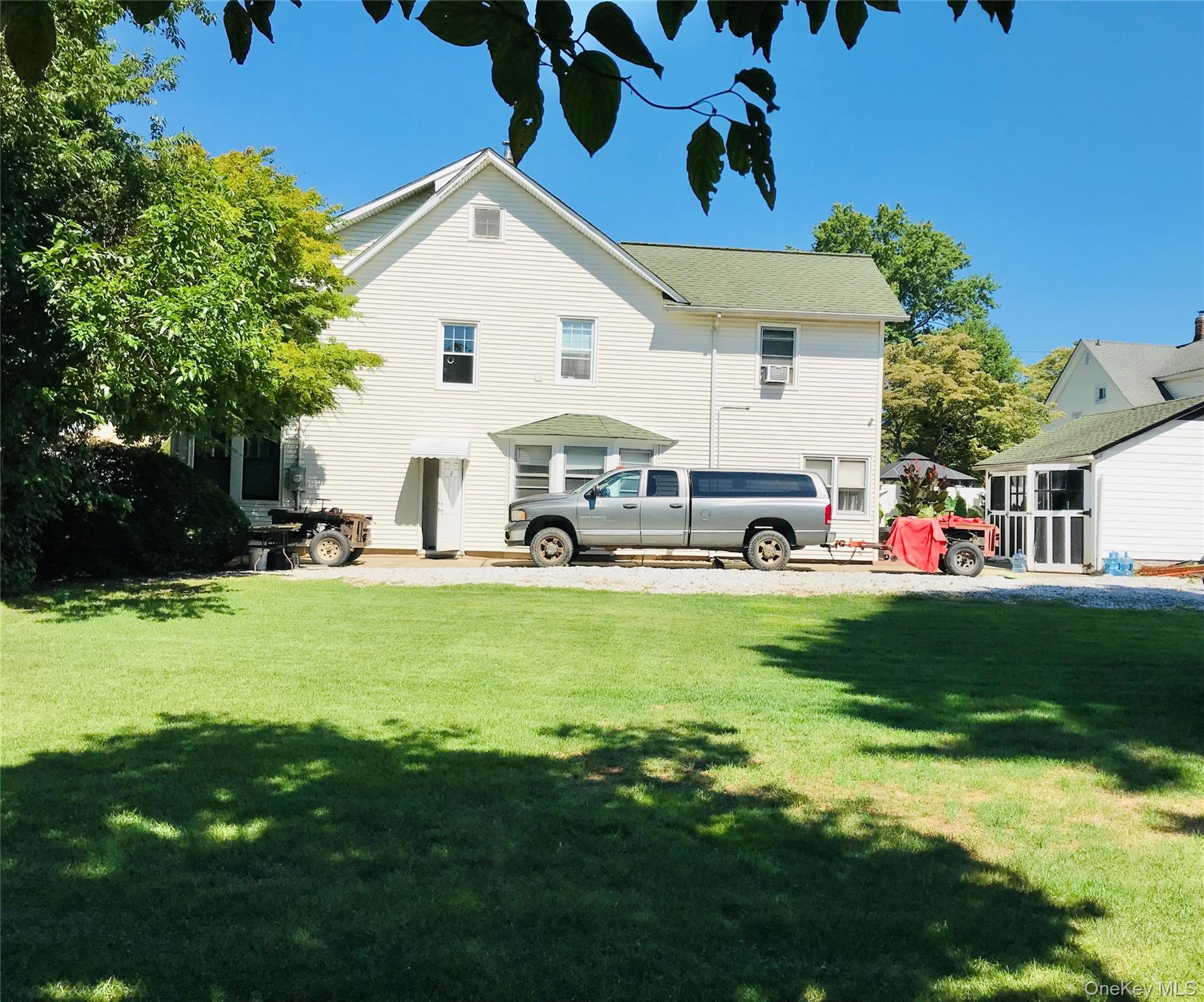 154 Elmwood St, Westbury, NY 11590