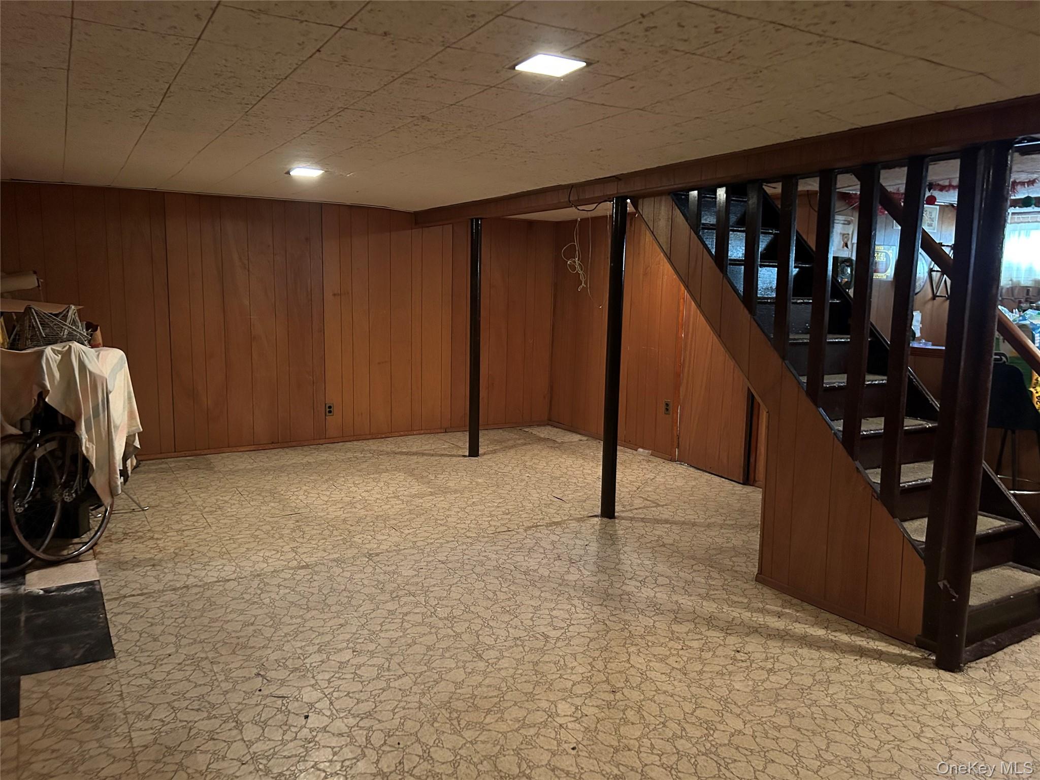 957 N Fulton Avenue, Lindenhurst, NY 11757