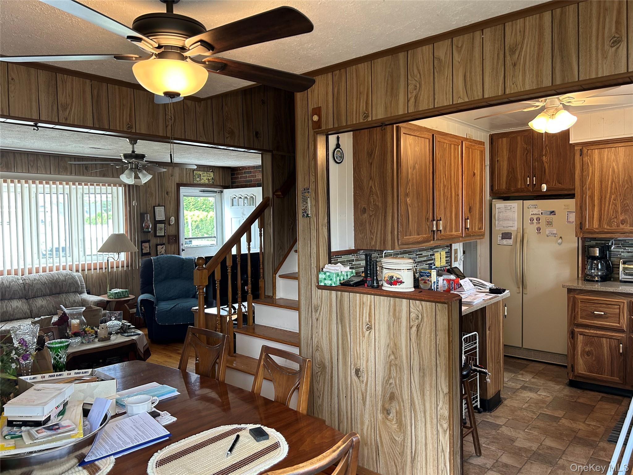 957 N Fulton Avenue, Lindenhurst, NY 11757