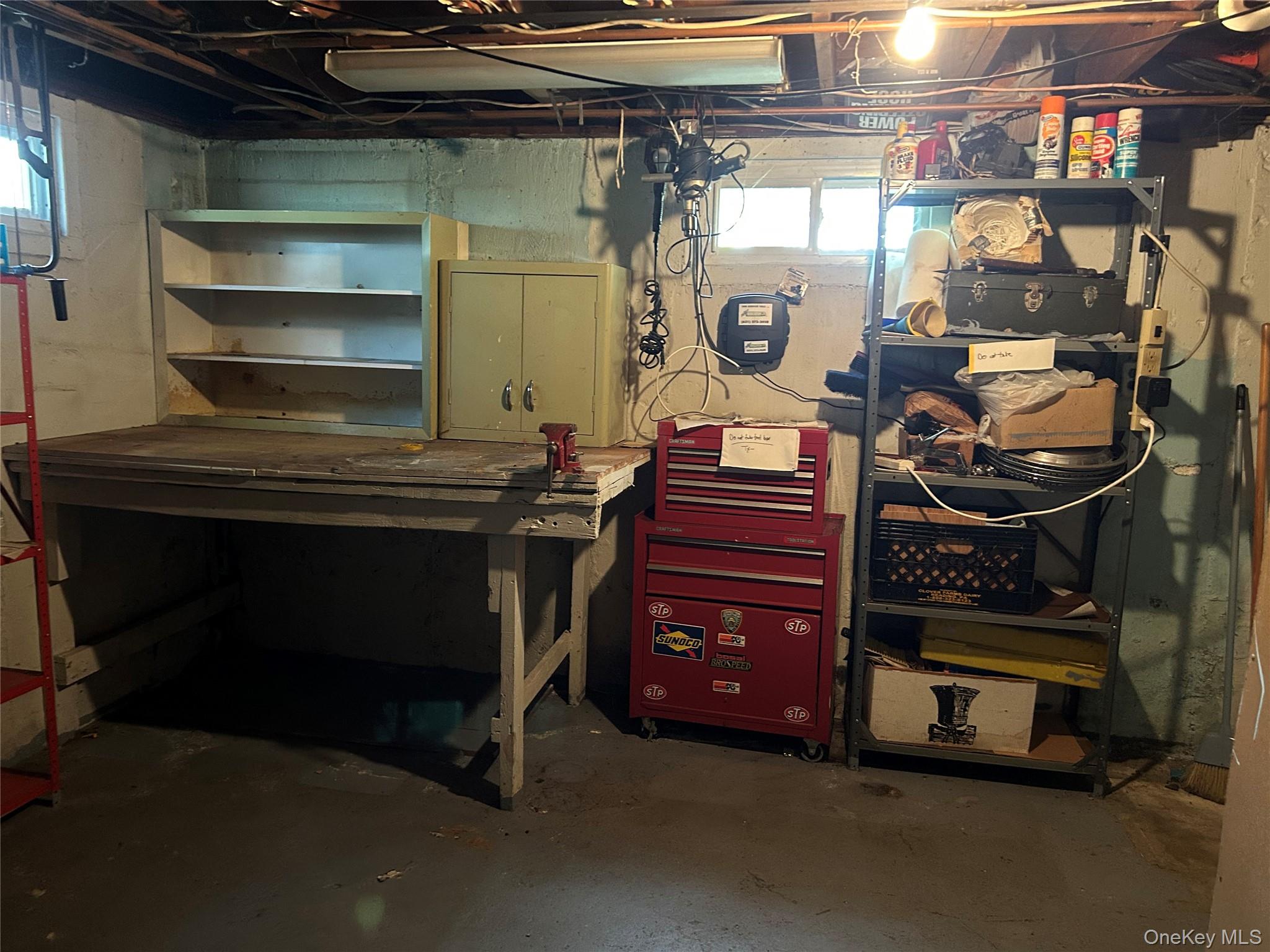 957 N Fulton Avenue, Lindenhurst, NY 11757