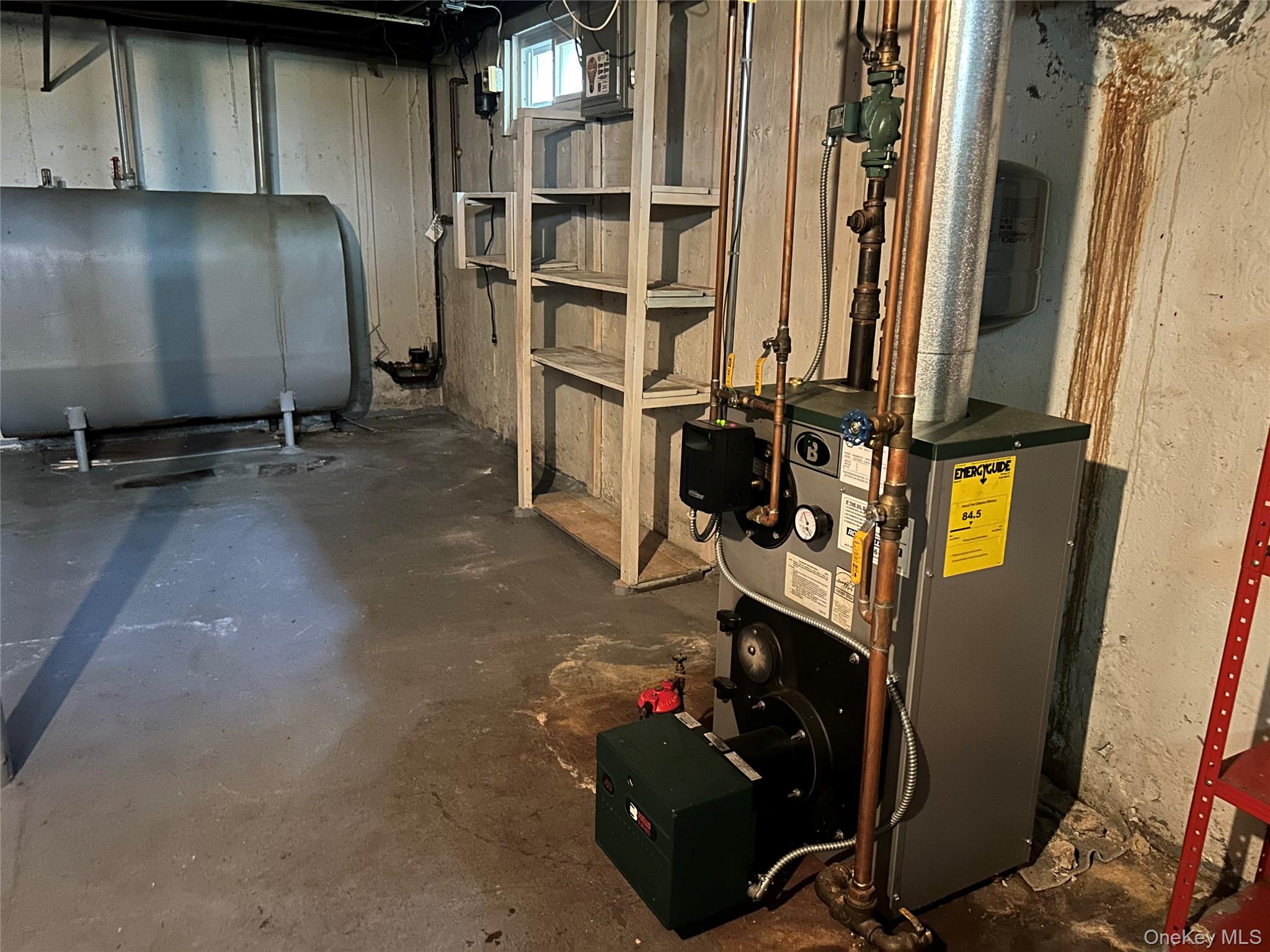 957 N Fulton Avenue, Lindenhurst, NY 11757