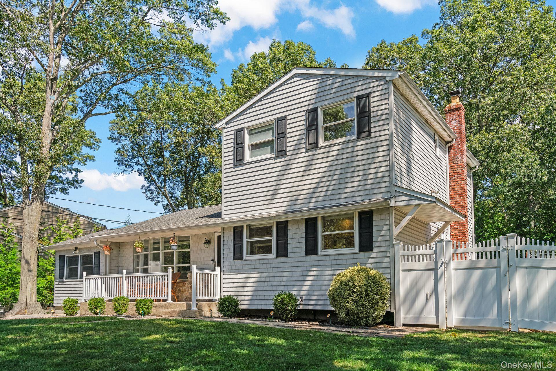 20 Wren Drive, Hauppauge, NY 11788