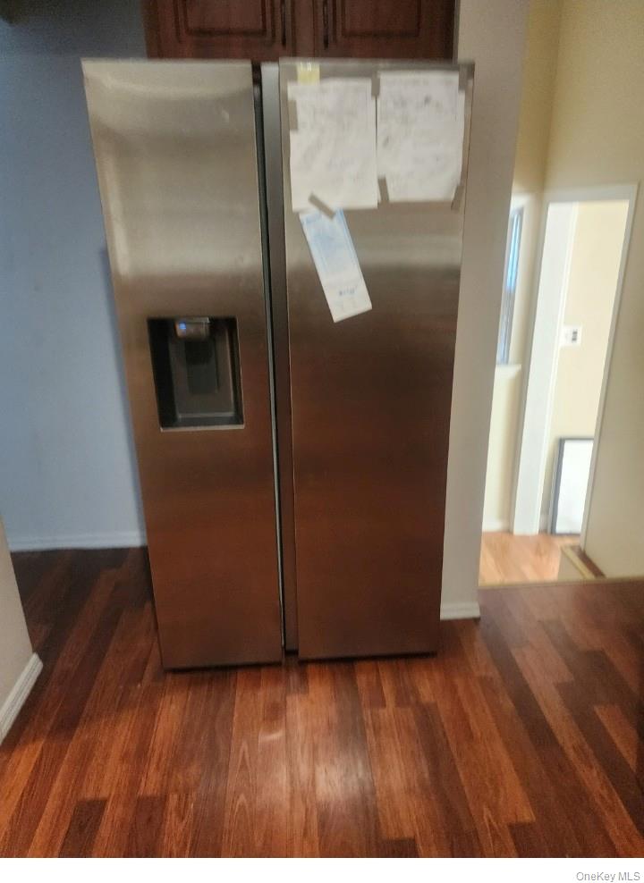 16 Maiden Lane, Lynbrook, NY 11563