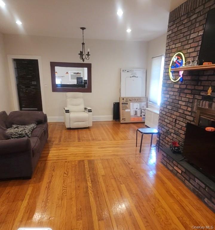 16 Maiden Lane, Lynbrook, NY 11563