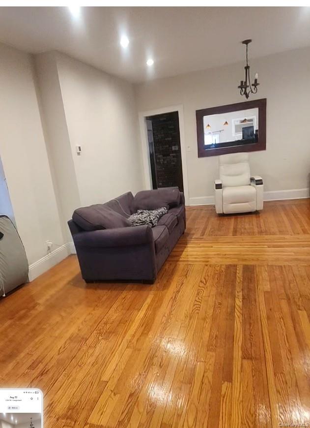 16 Maiden Lane, Lynbrook, NY 11563